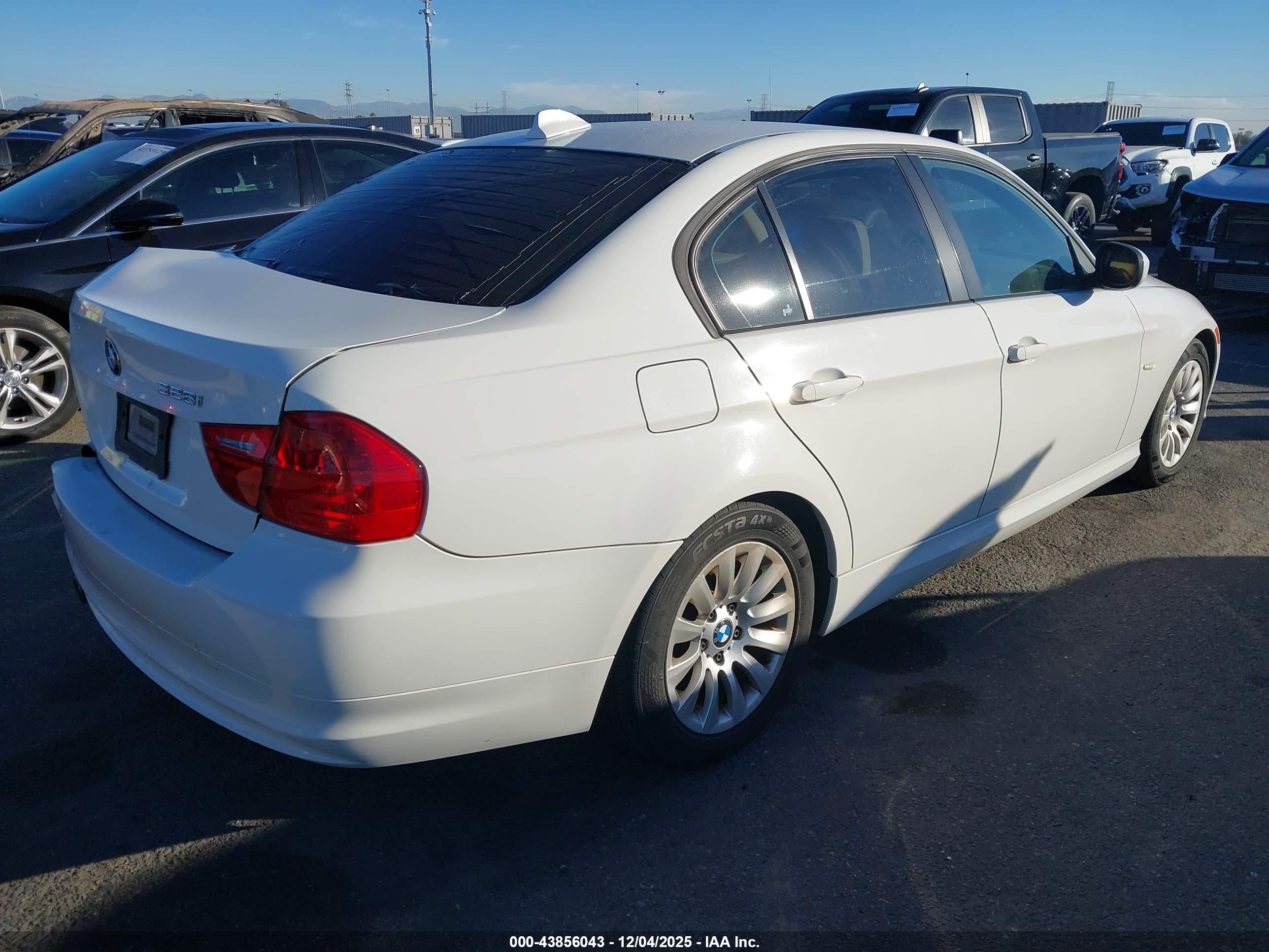 BMW 328I image 4