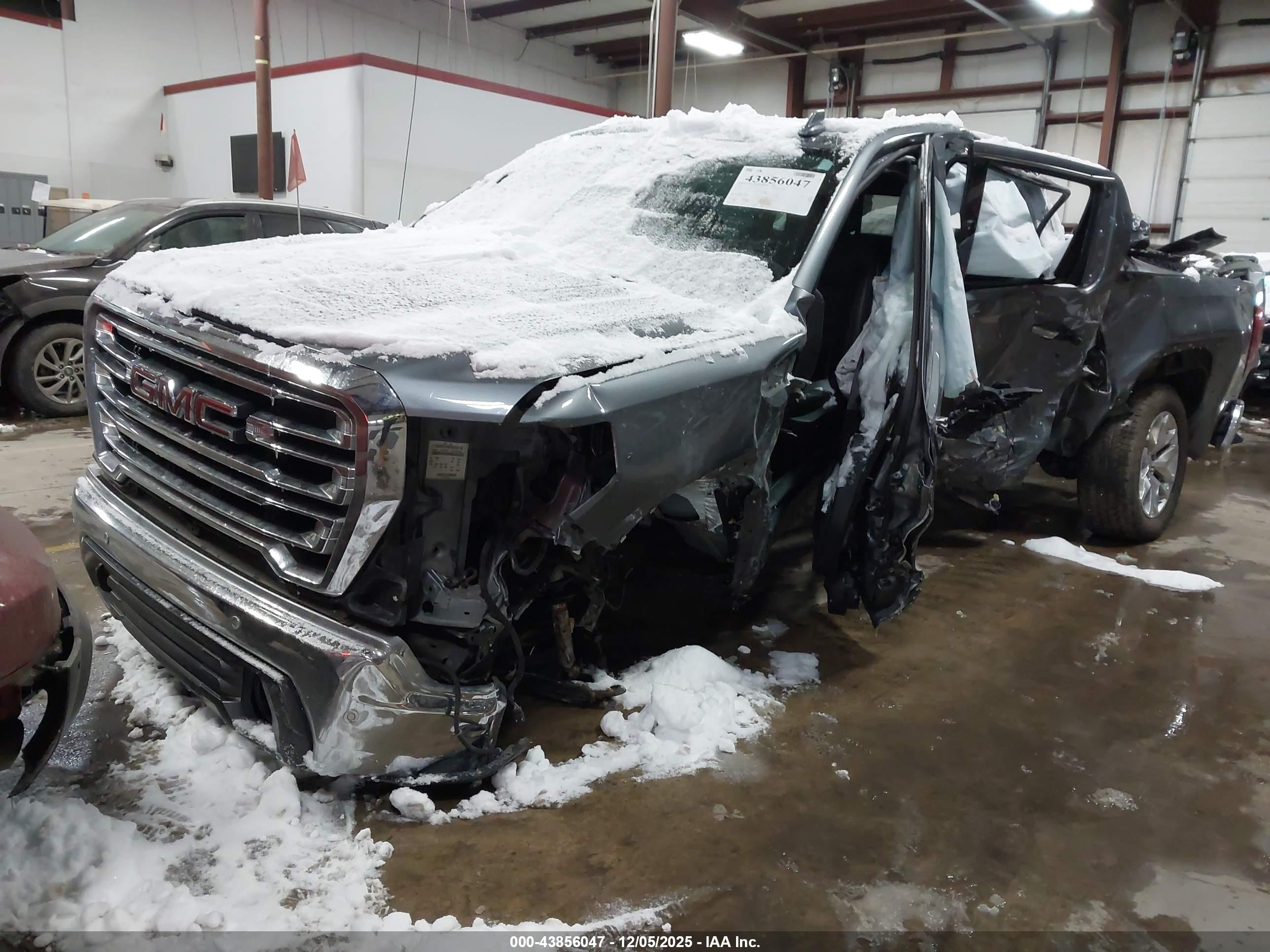 GMC SIERRA image 2