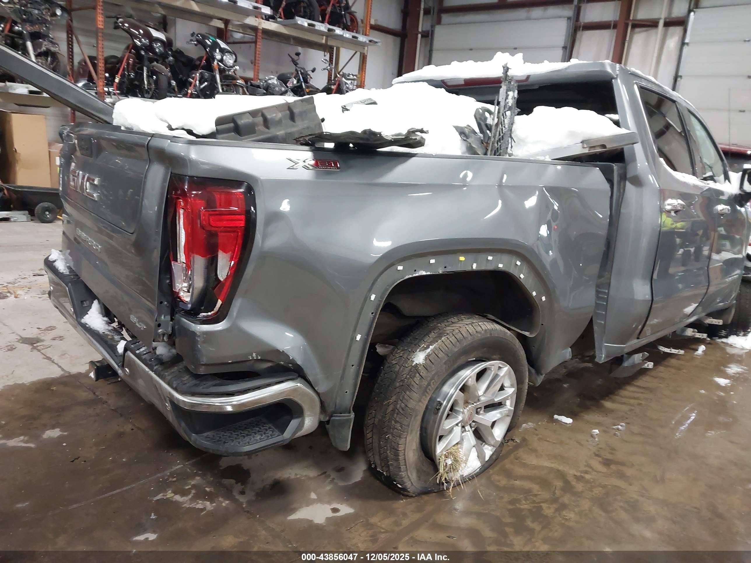 GMC SIERRA image 4