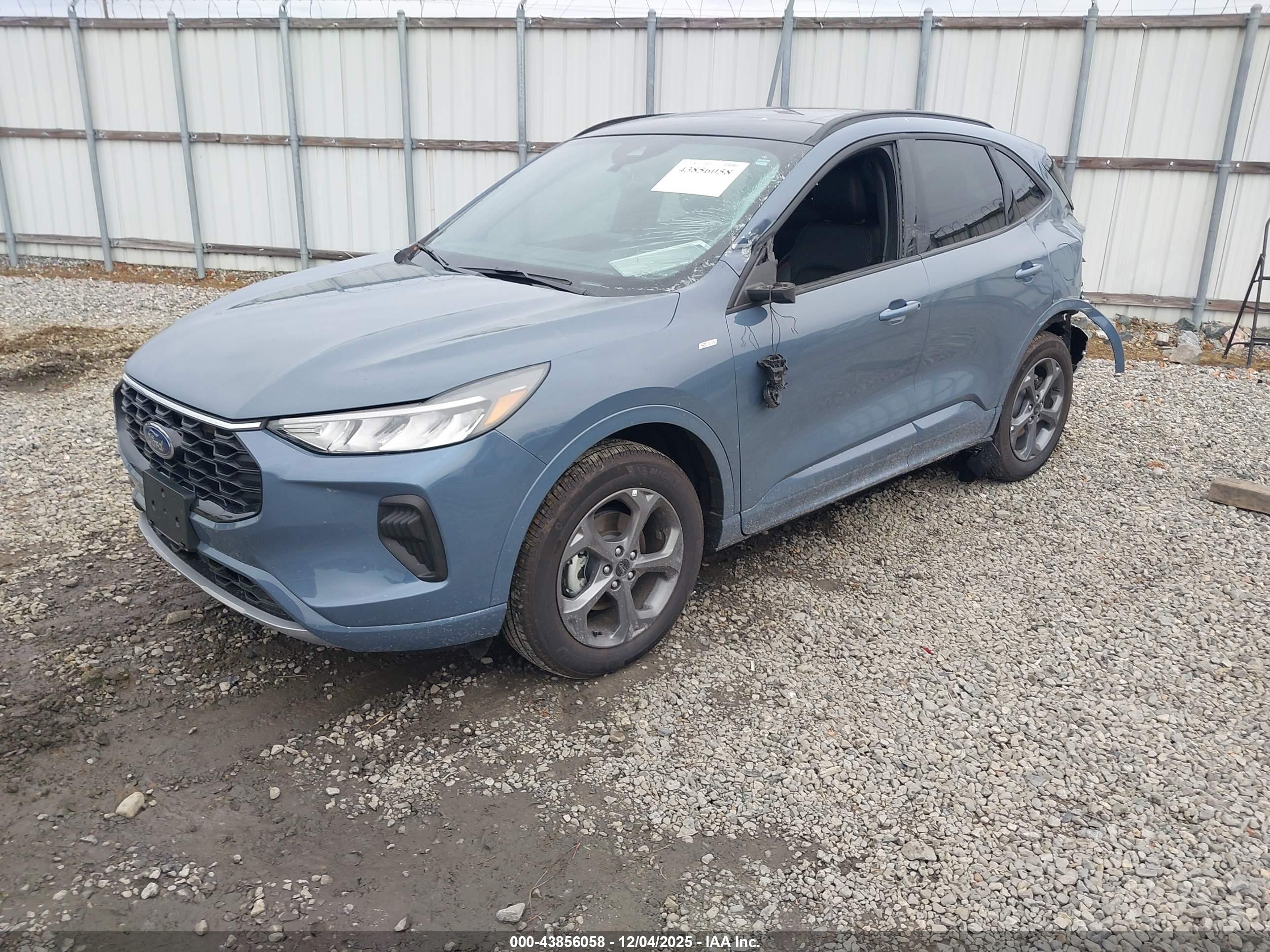 FORD ESCAPE image 2