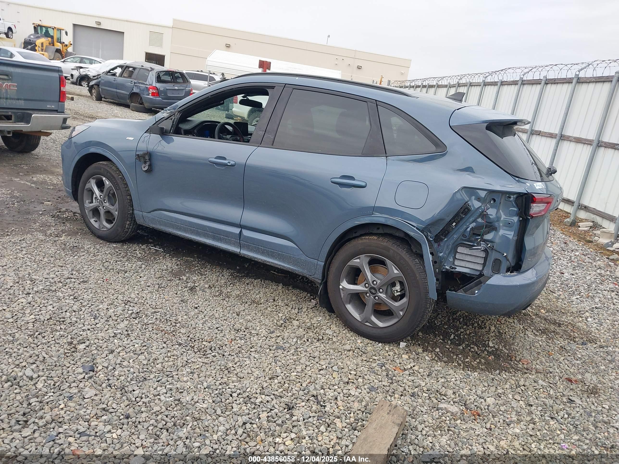 FORD ESCAPE image 3