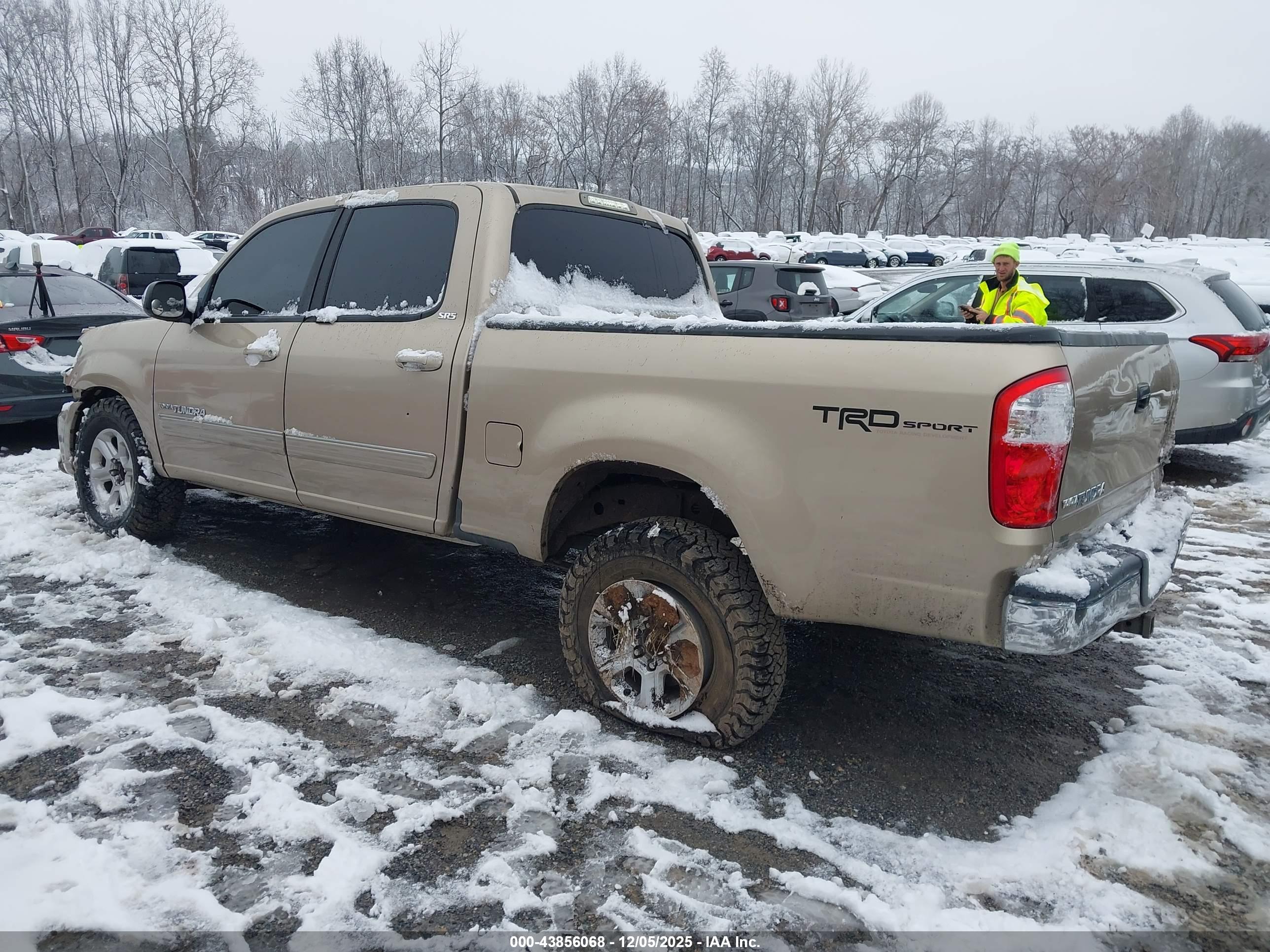 TOYOTA TUNDRA image 3