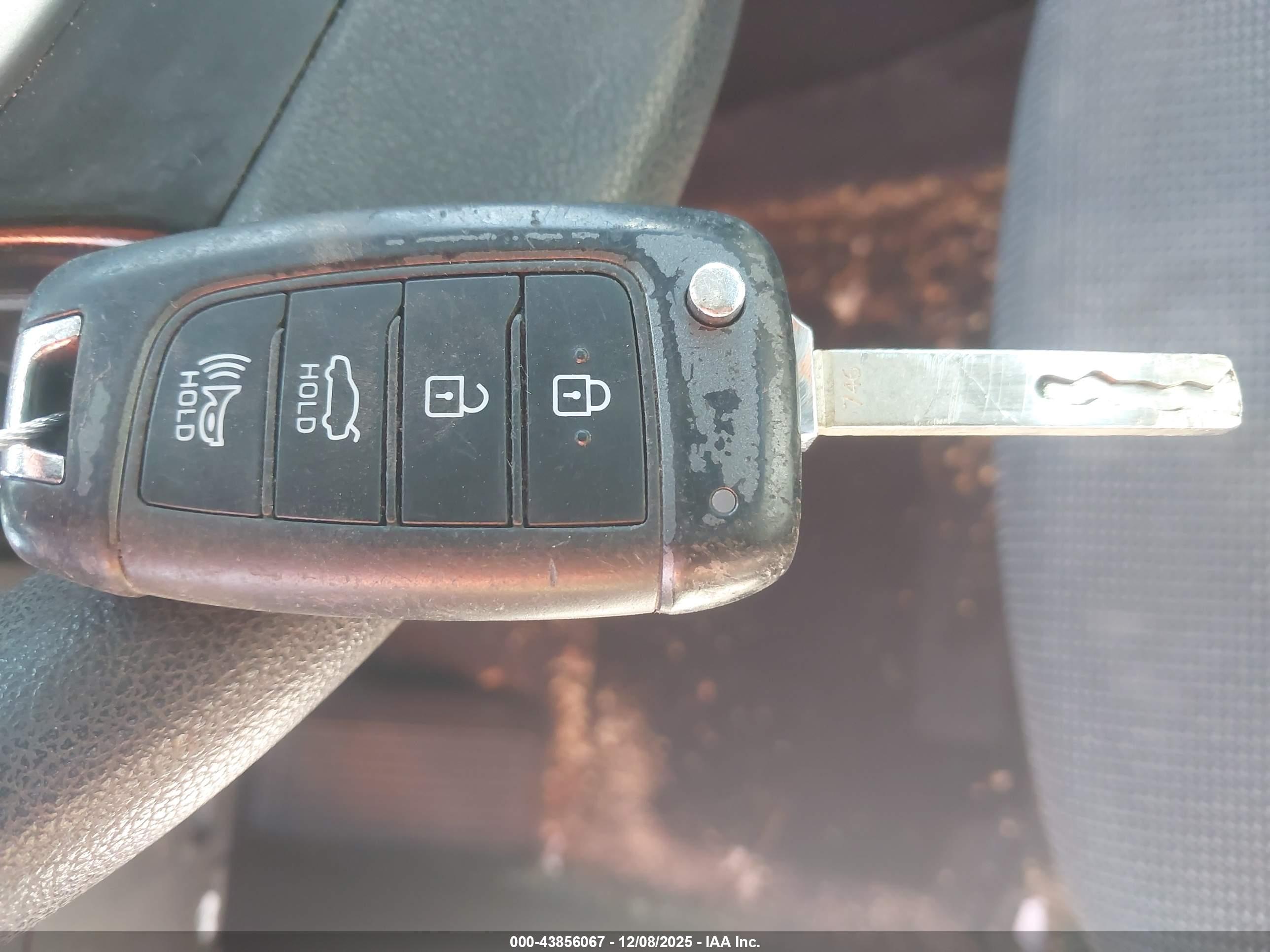 HYUNDAI ACCENT image 11