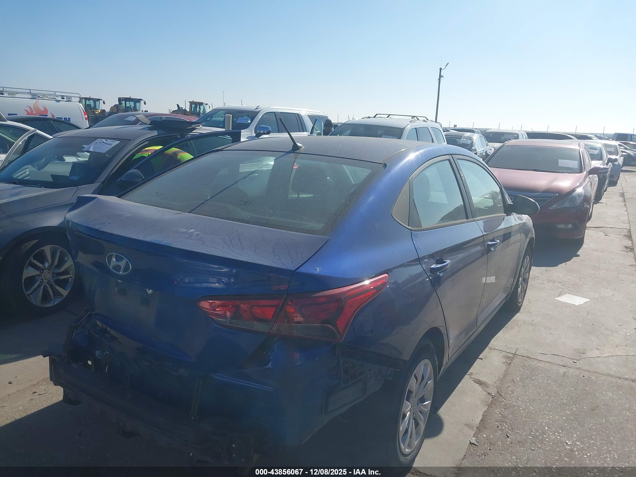 HYUNDAI ACCENT image 4