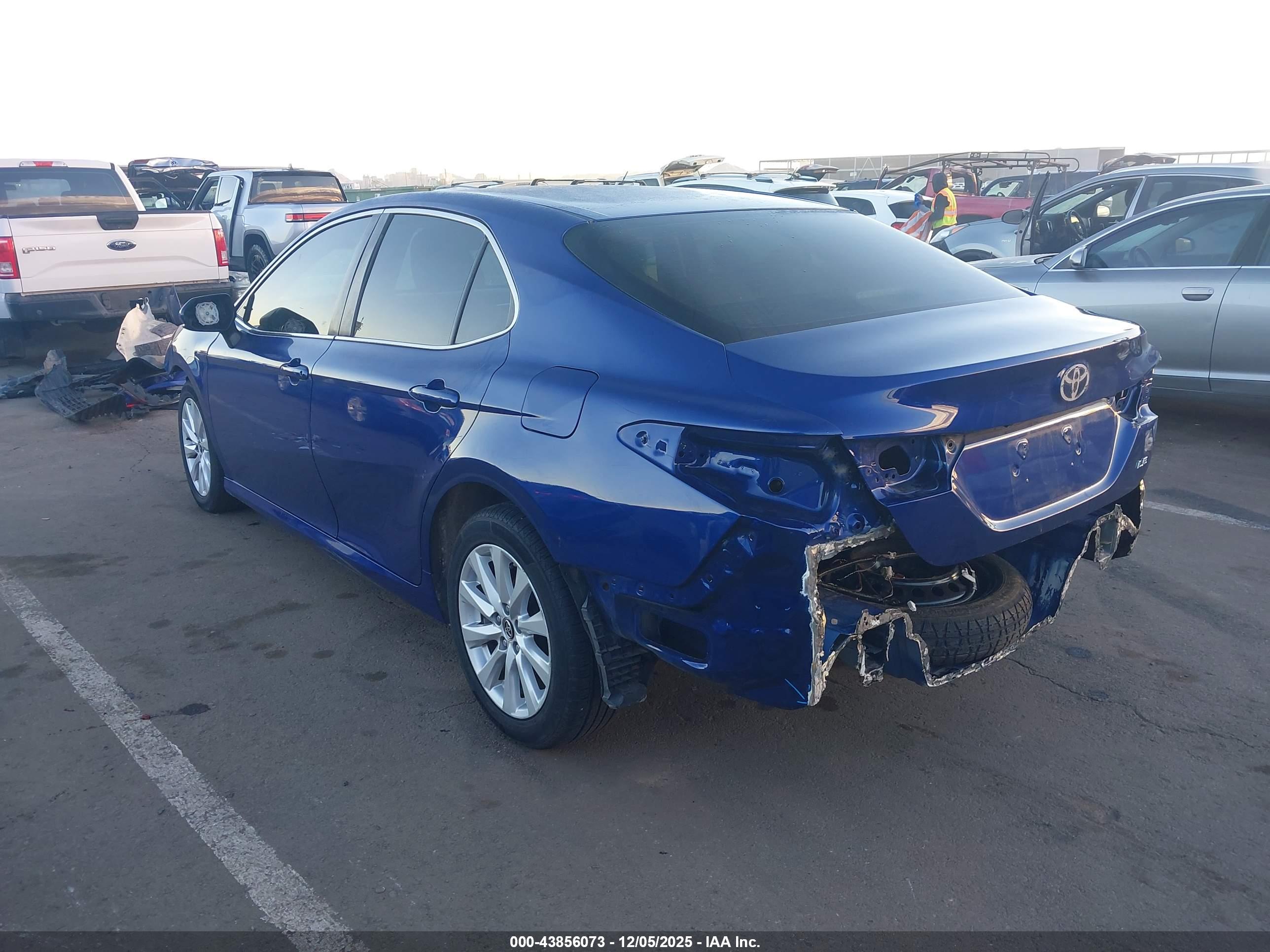 TOYOTA CAMRY image 3