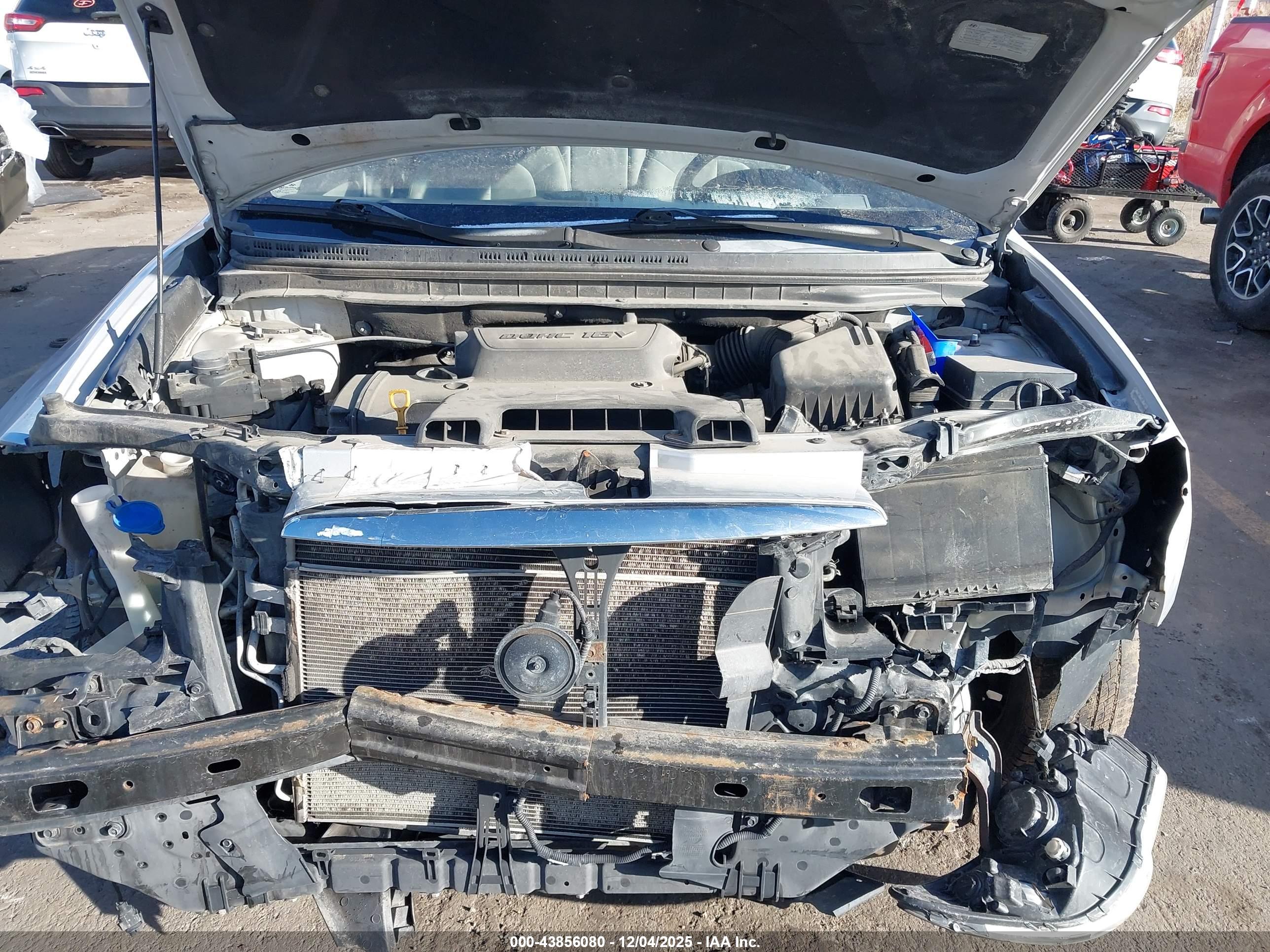 HYUNDAI ELANTRA image 10