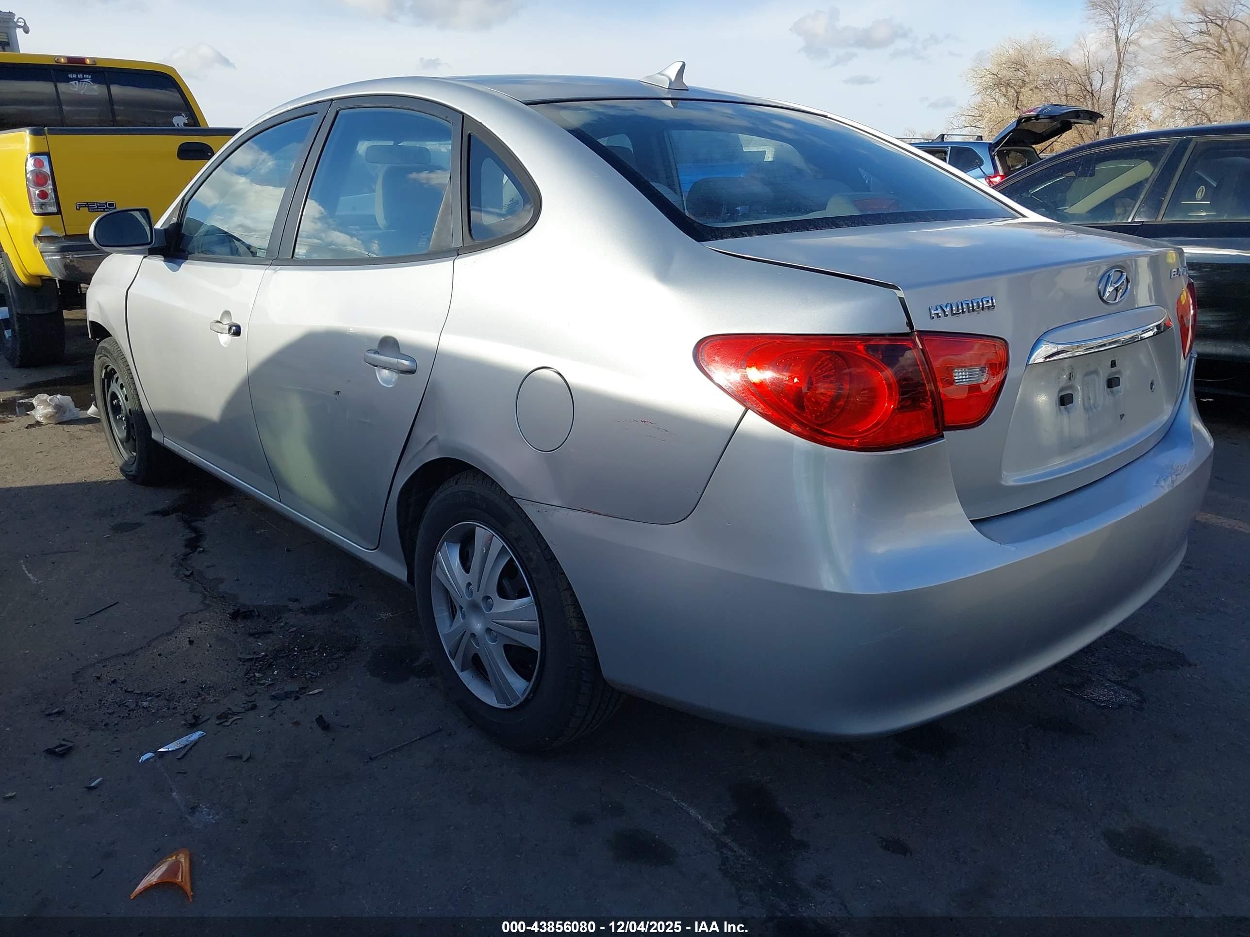HYUNDAI ELANTRA image 3