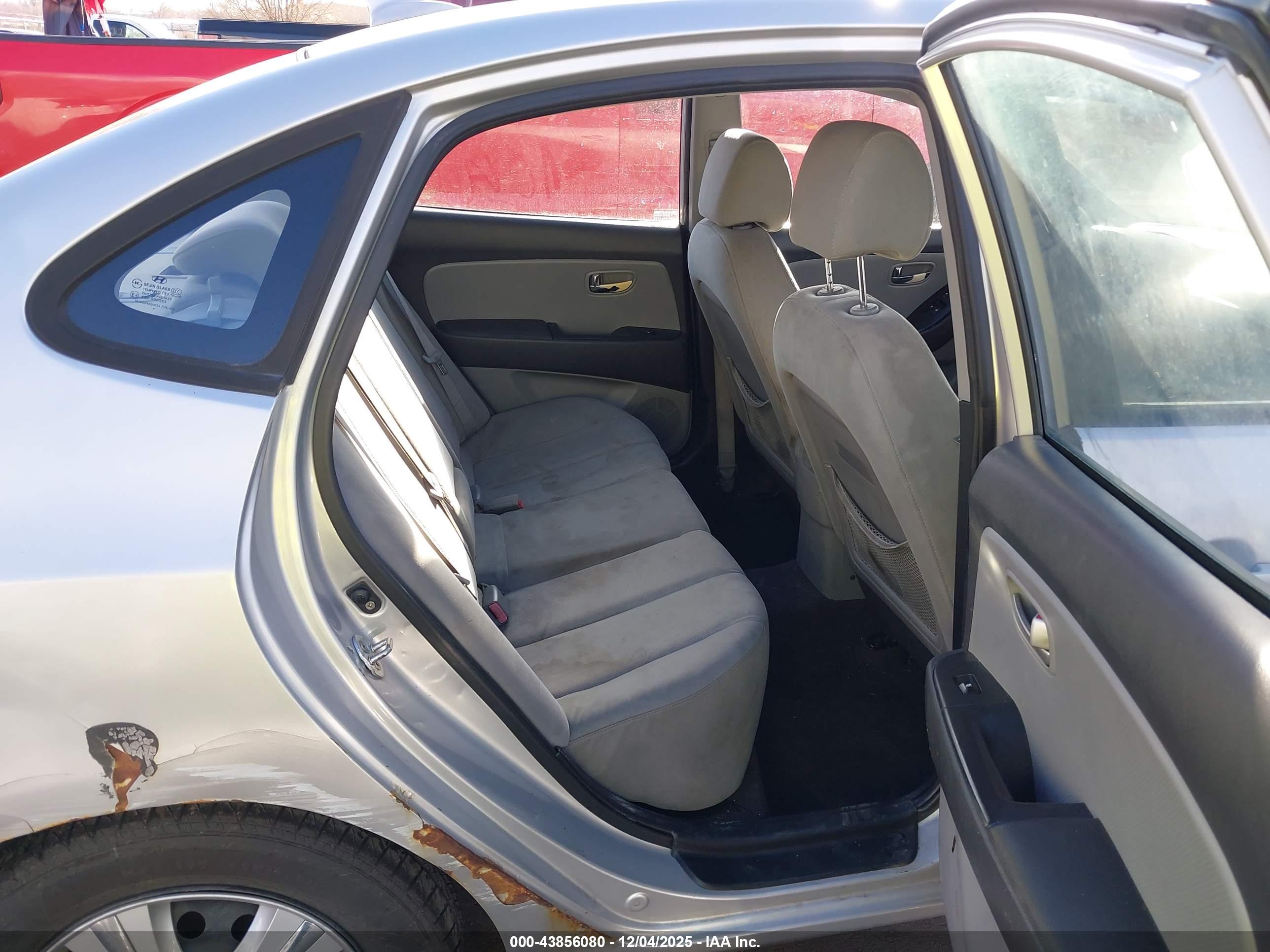 HYUNDAI ELANTRA image 8