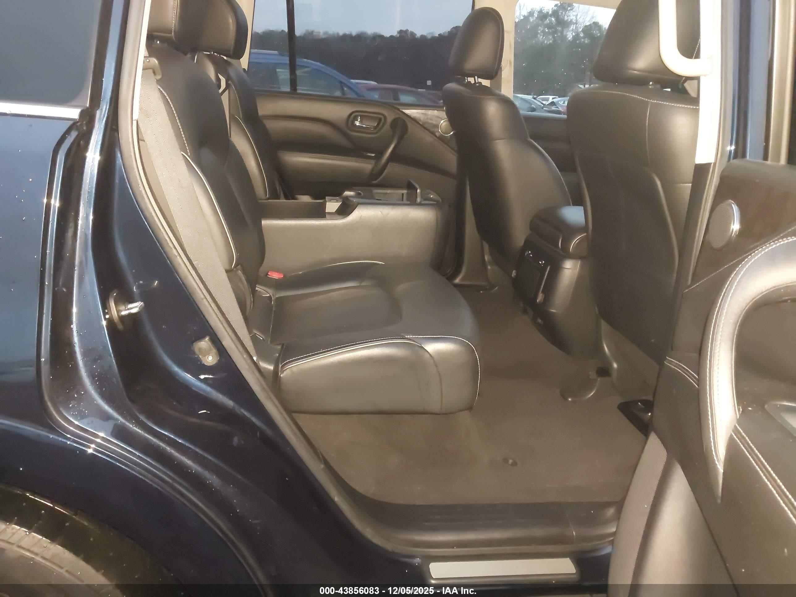 INFINITI QX80 image 8