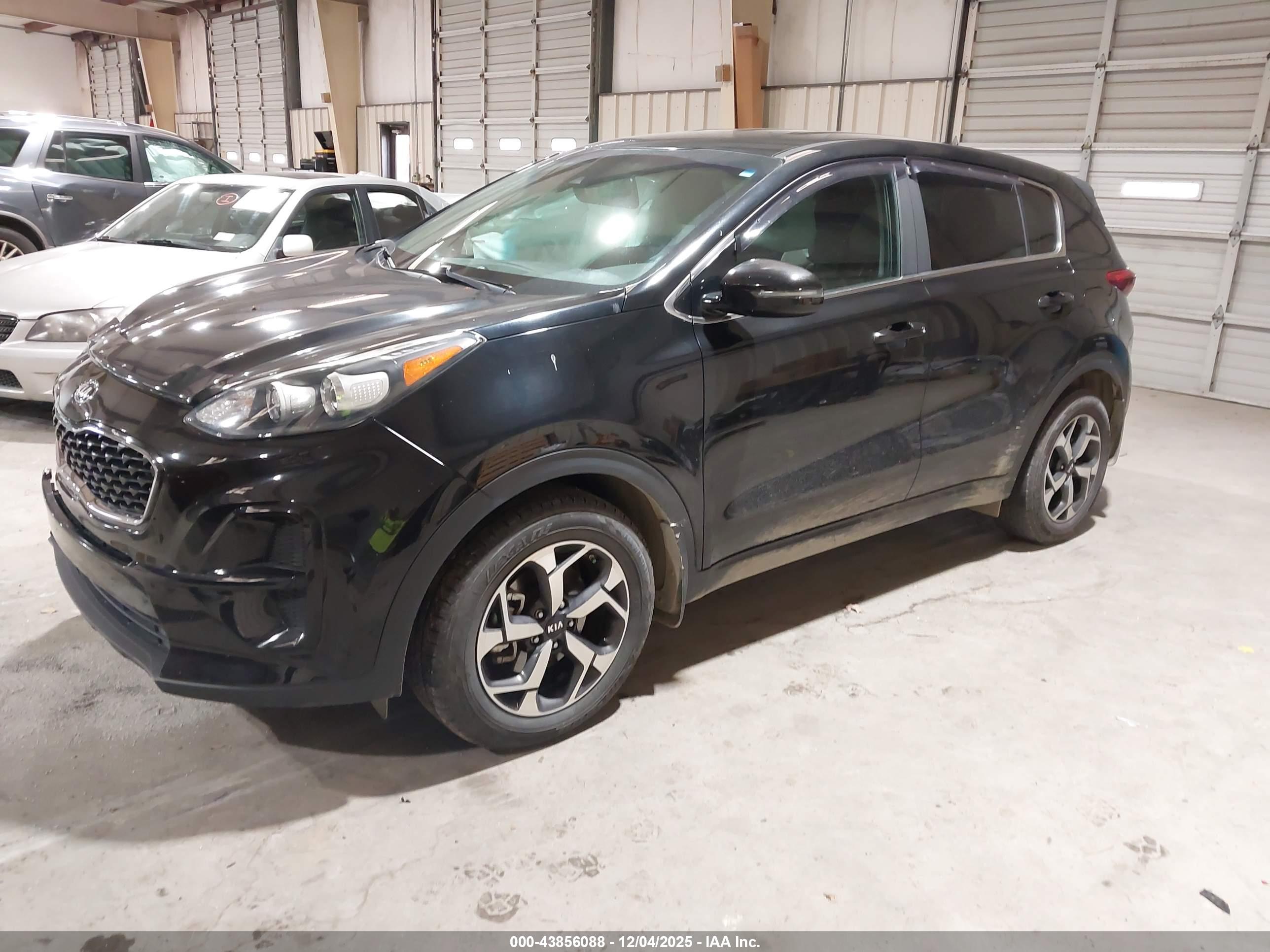 KIA SPORTAGE image 2