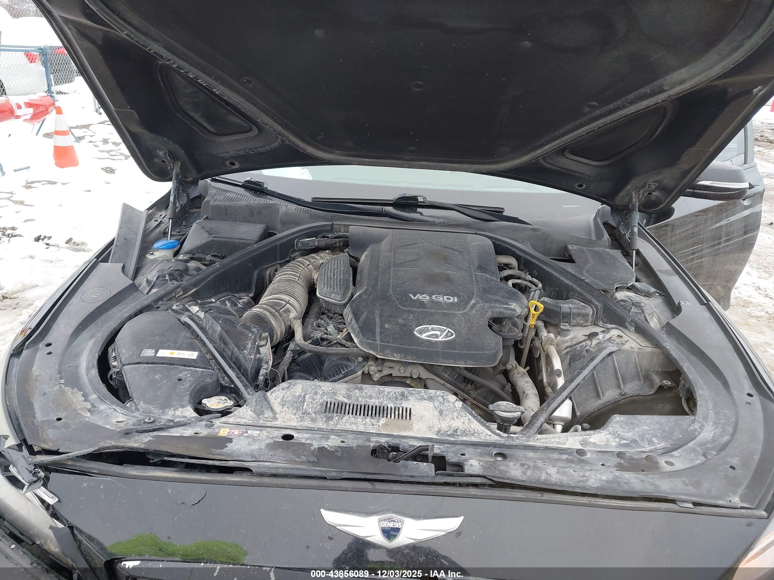 HYUNDAI GENESIS image 10
