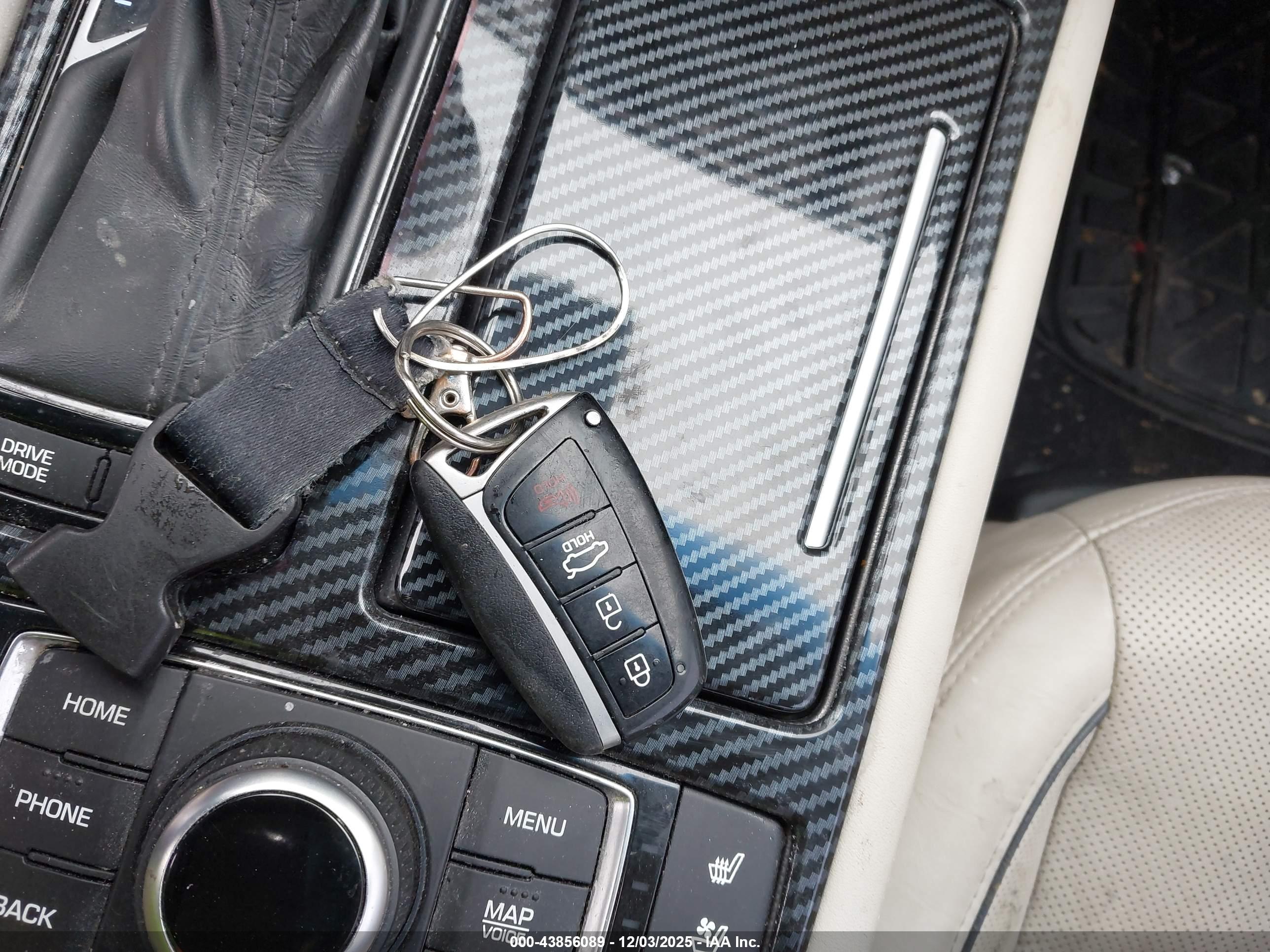 HYUNDAI GENESIS image 11