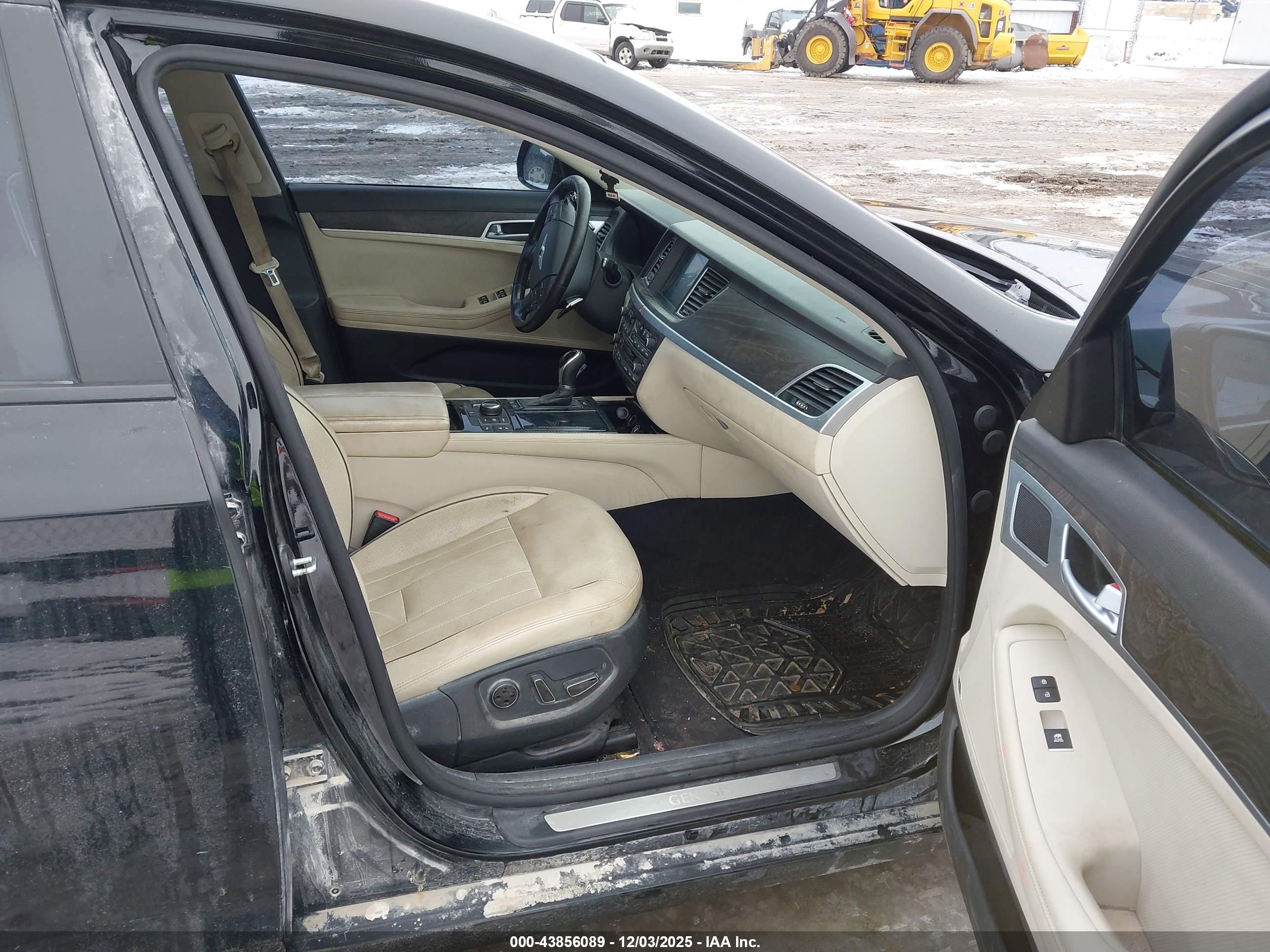 HYUNDAI GENESIS image 5