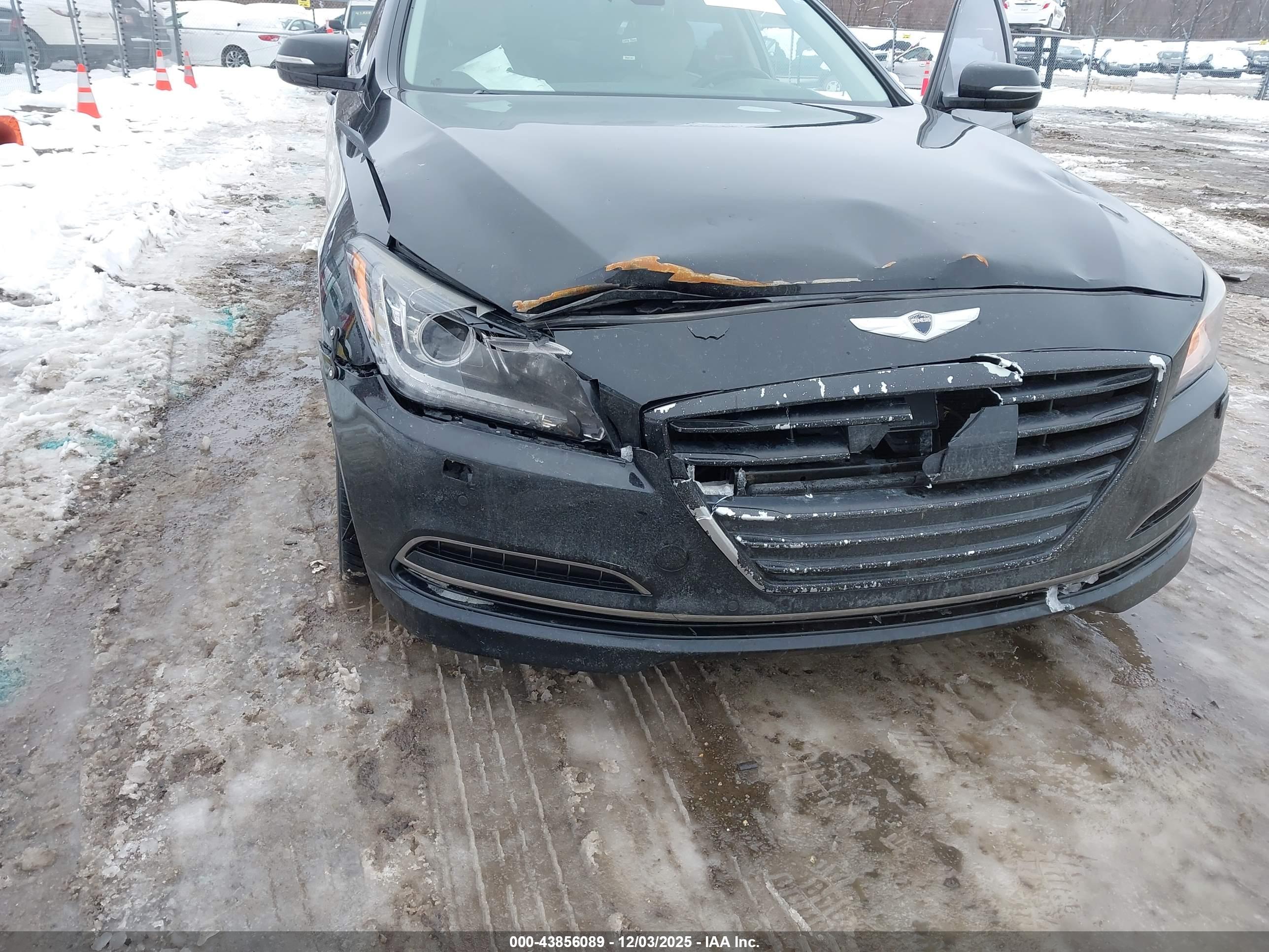 HYUNDAI GENESIS image 6