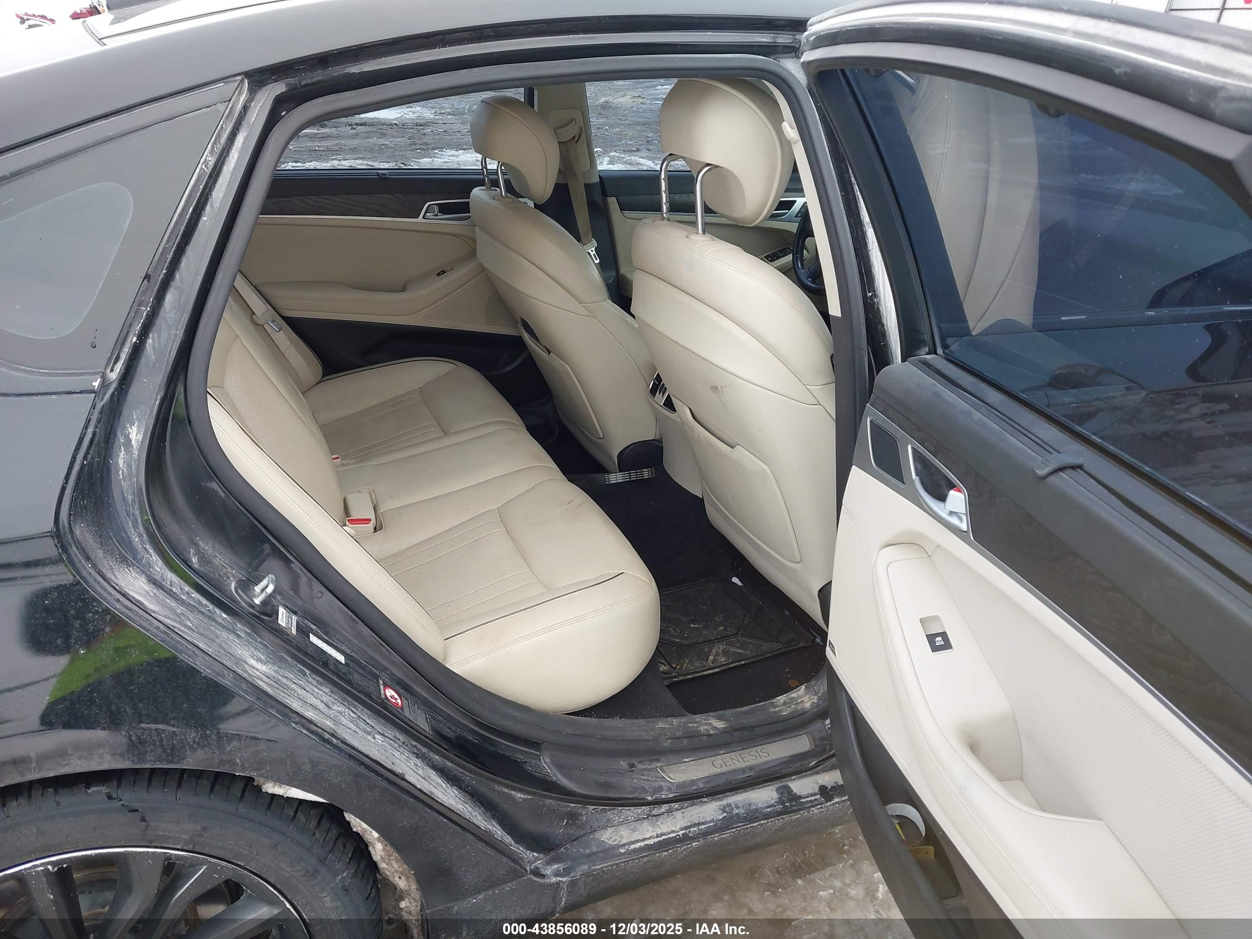 HYUNDAI GENESIS image 8