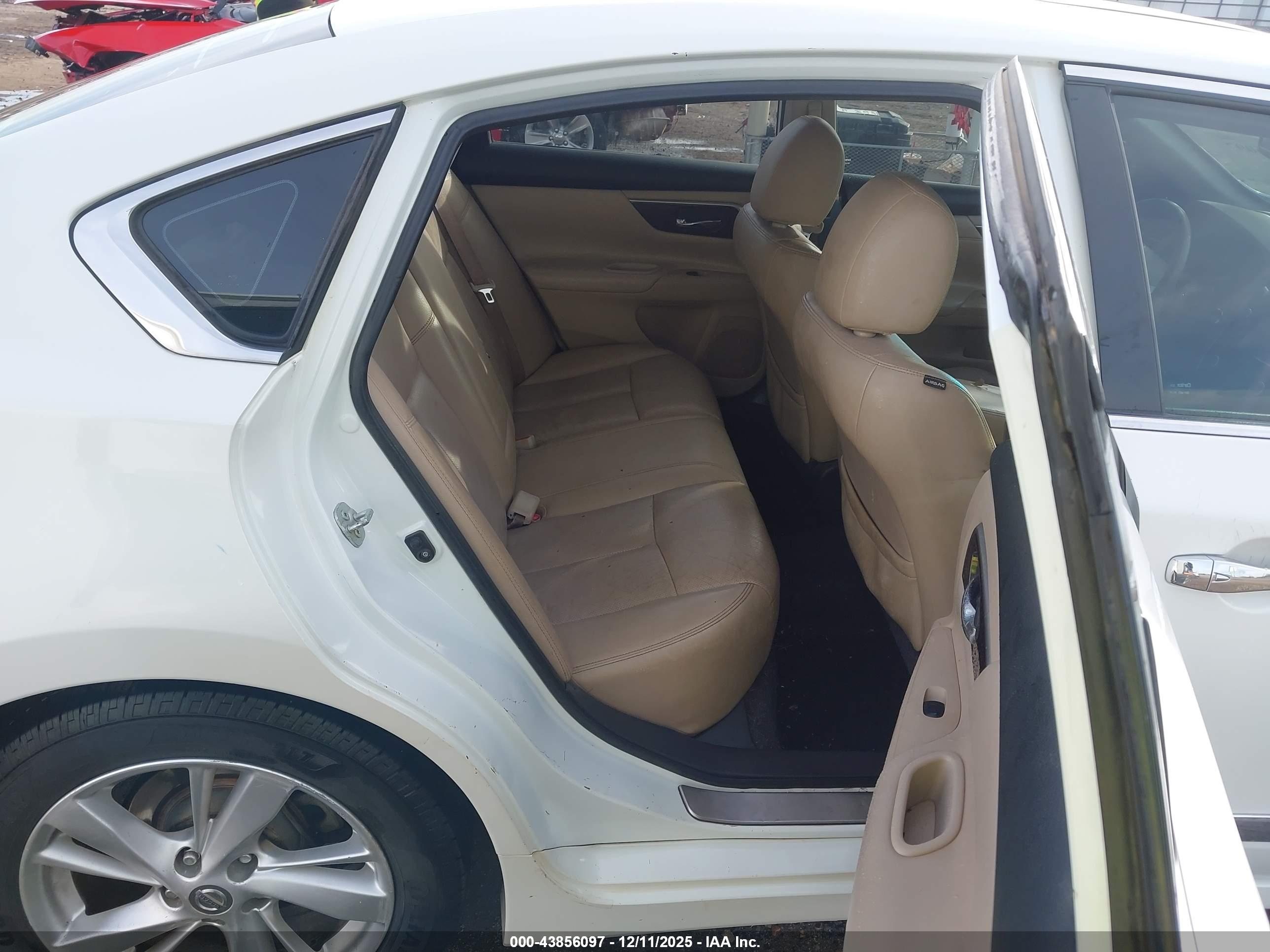 NISSAN ALTIMA image 8