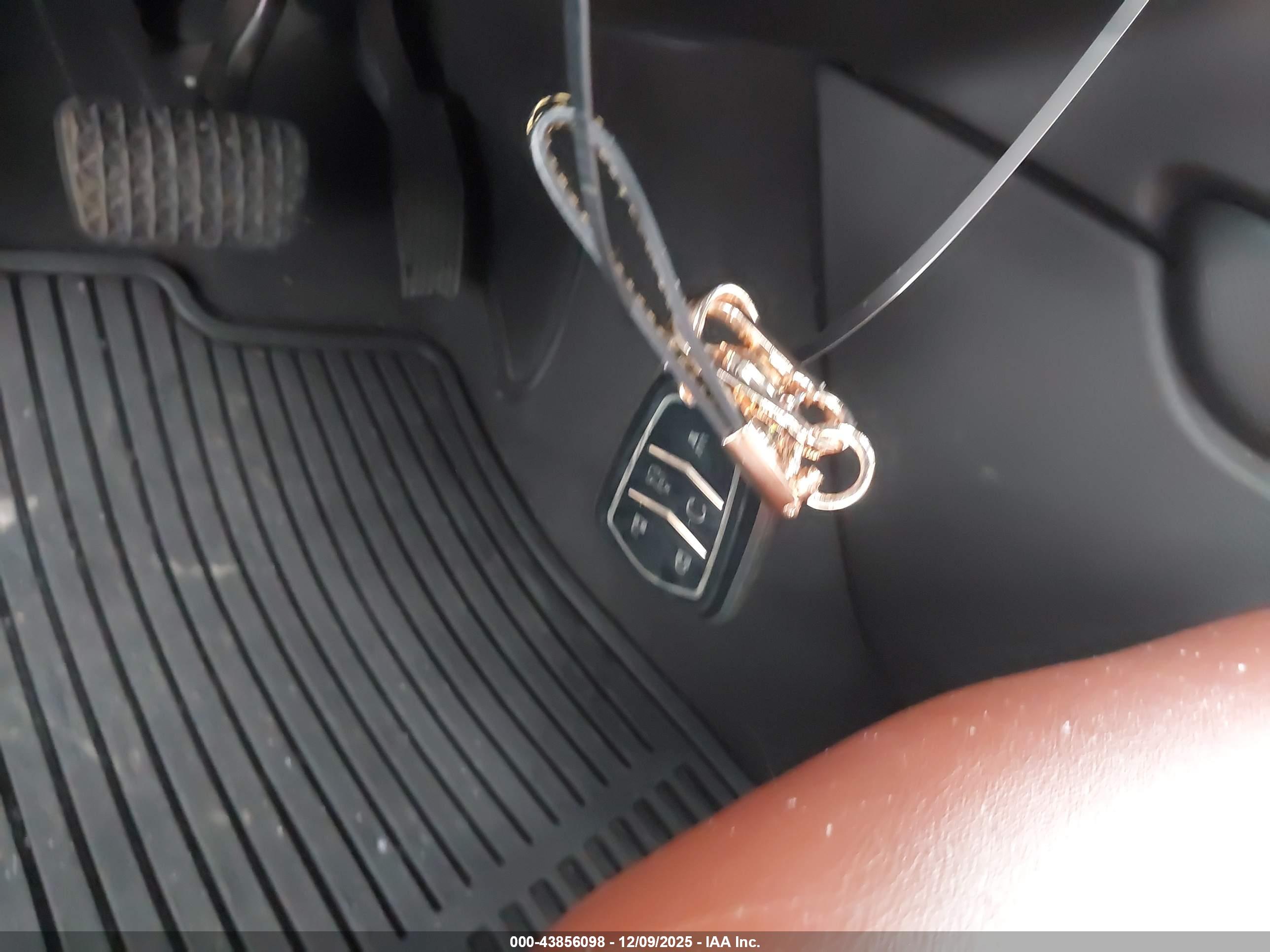 CADILLAC XTS image 11