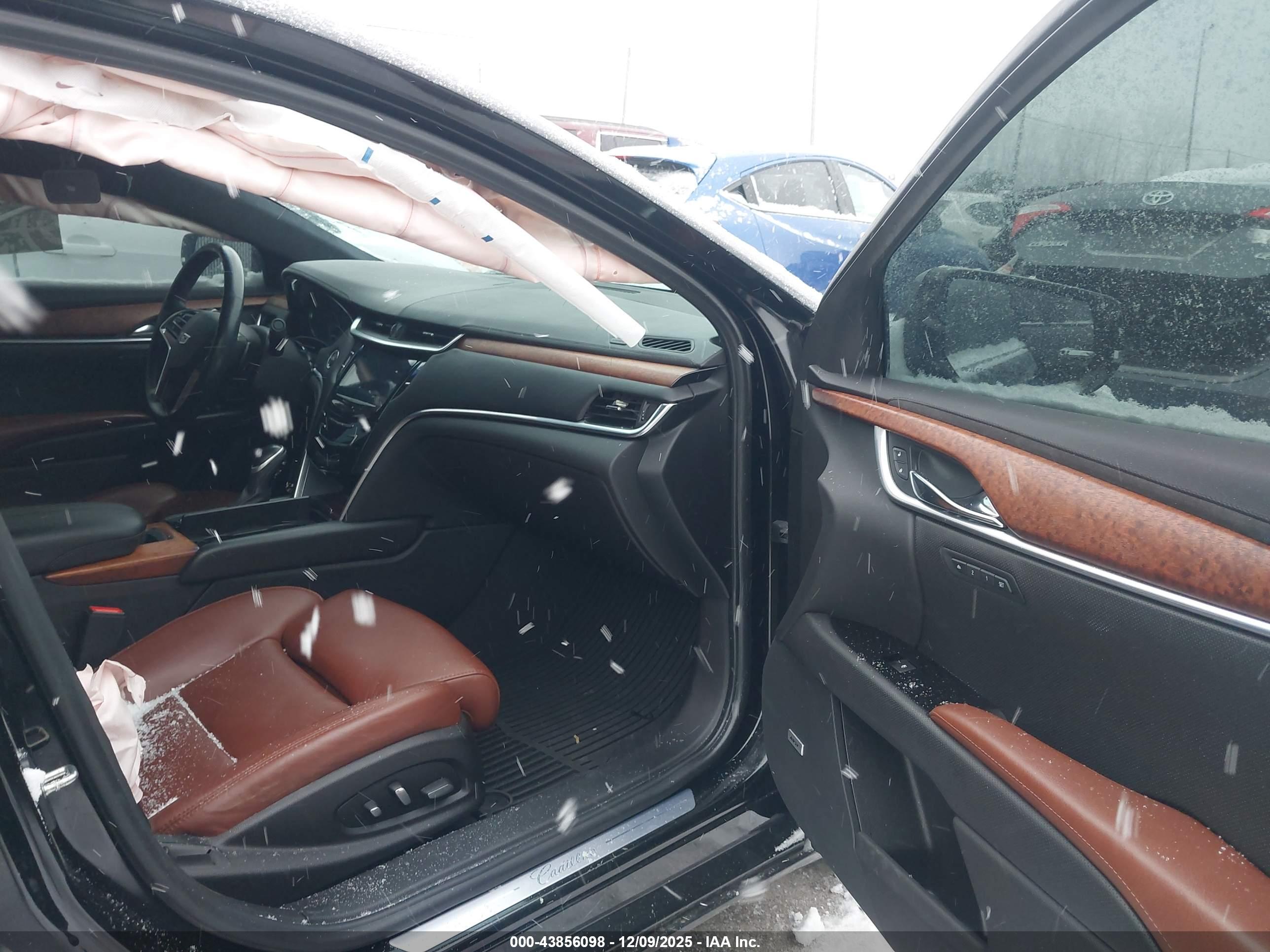 CADILLAC XTS image 5
