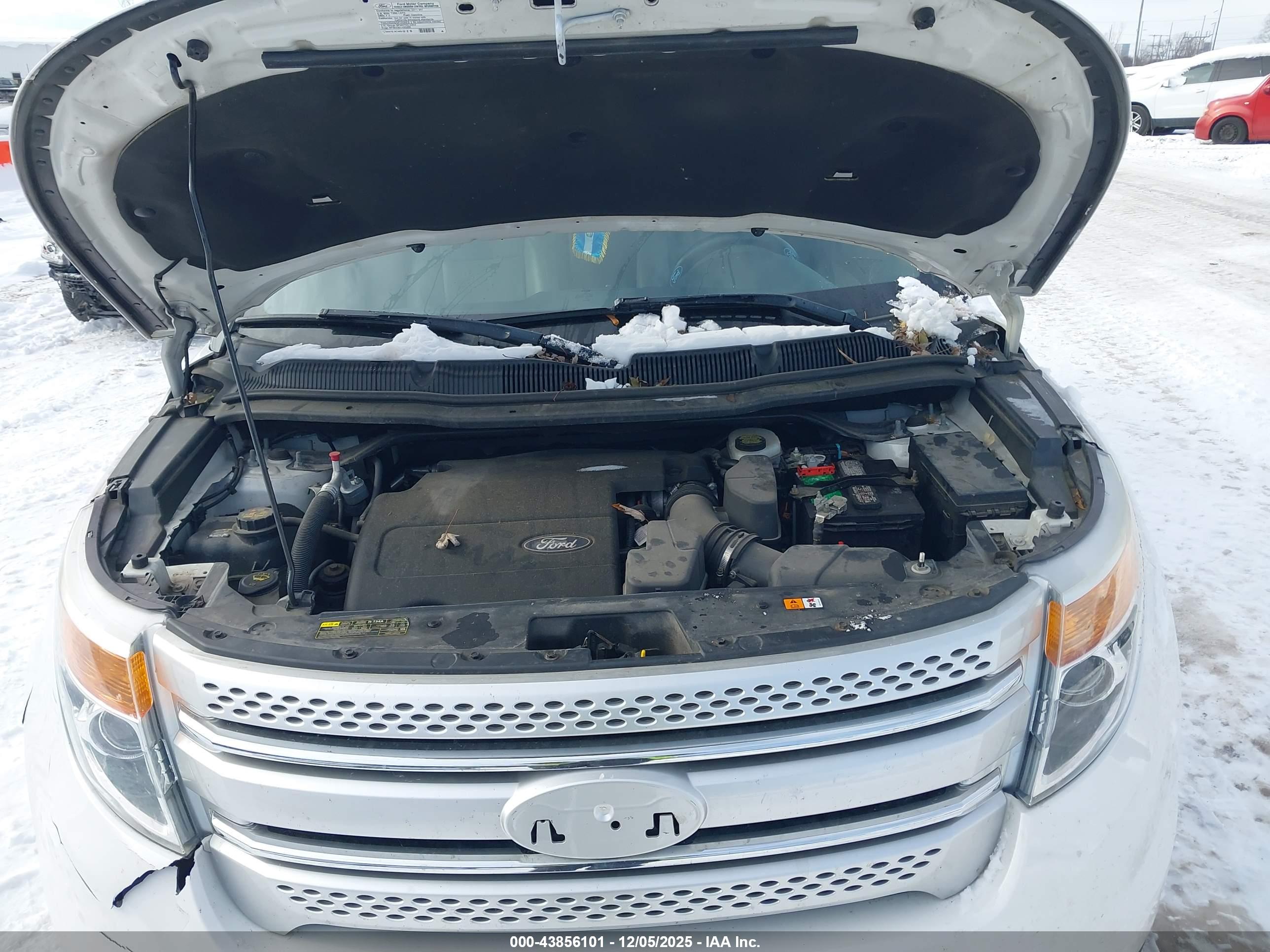 FORD EXPLORER image 10
