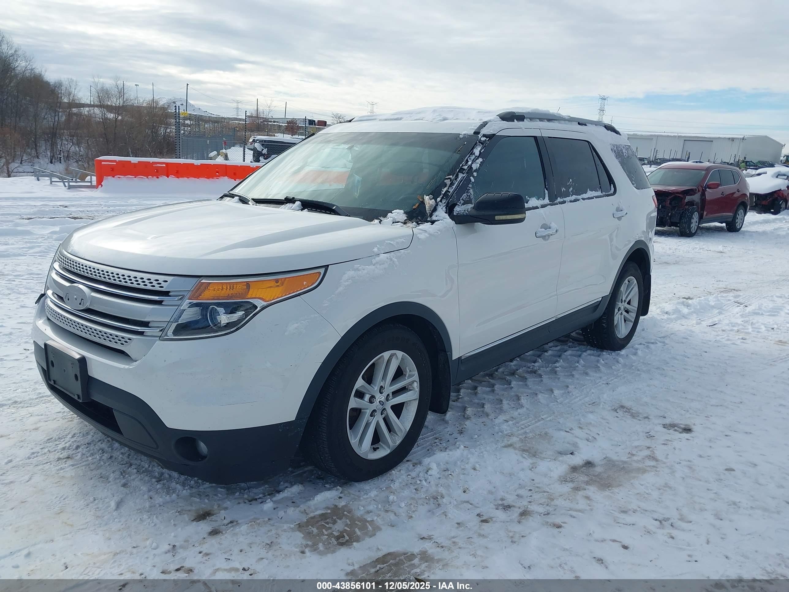 FORD EXPLORER image 2