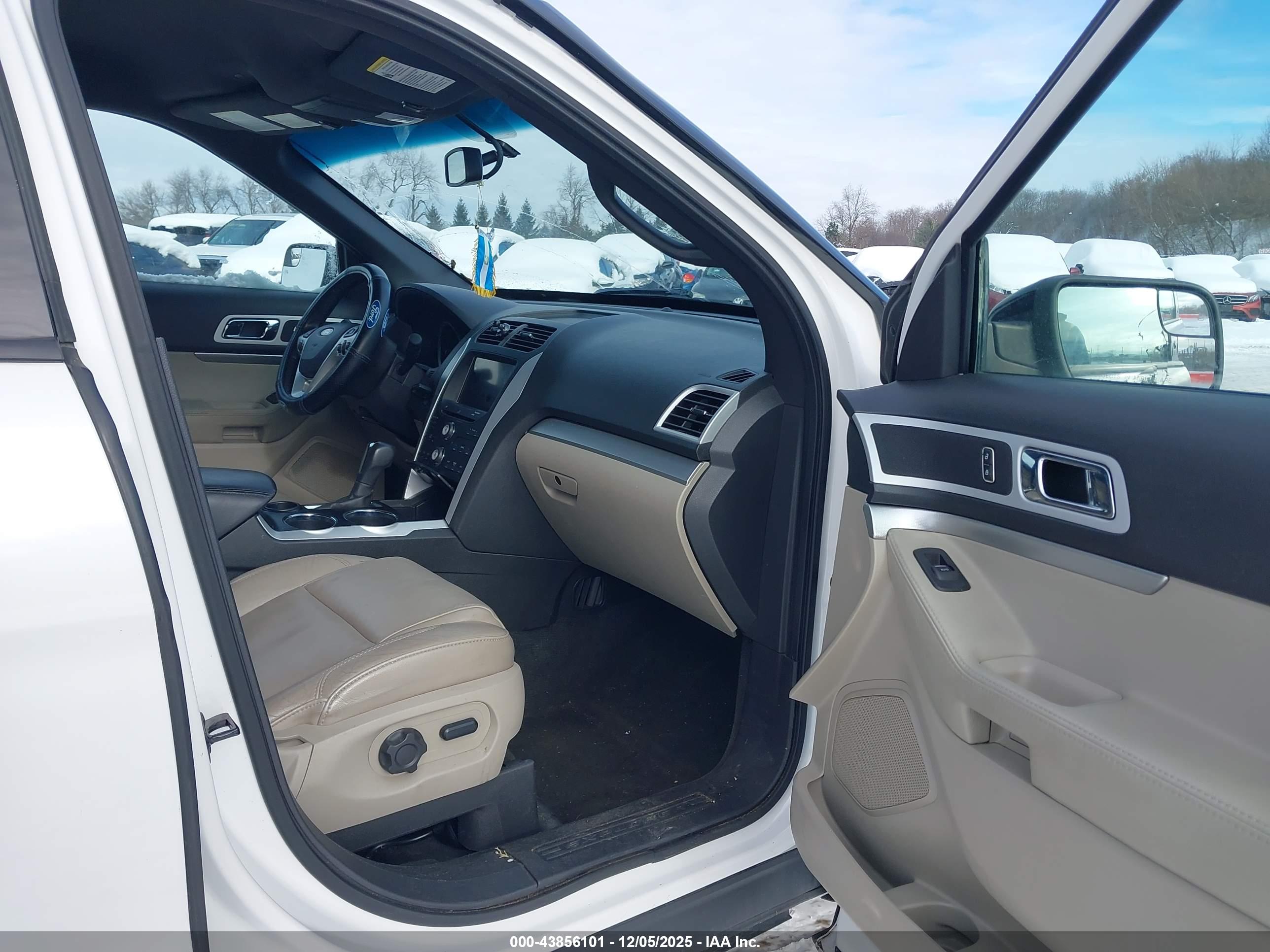 FORD EXPLORER image 5