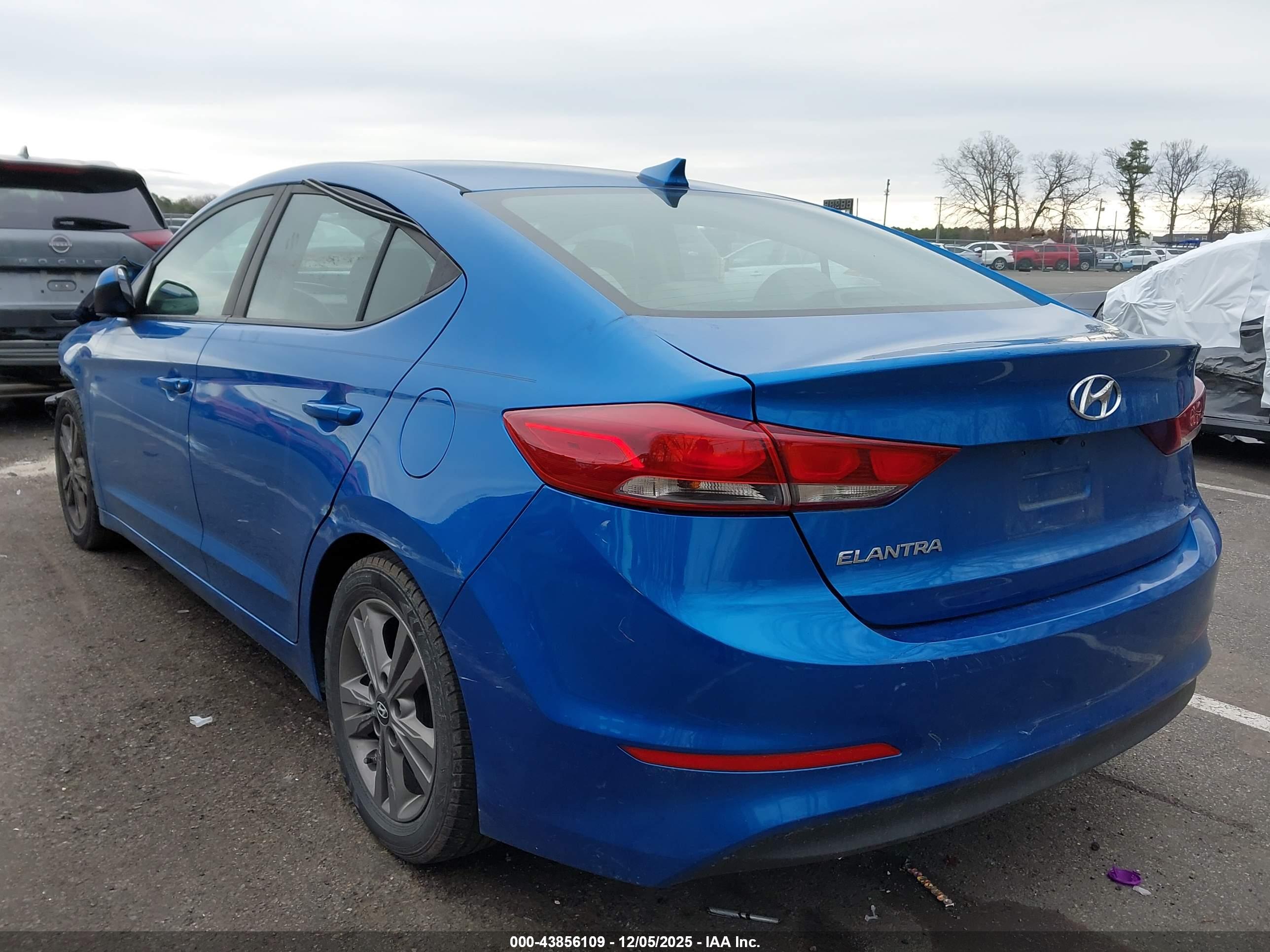 HYUNDAI ELANTRA image 3