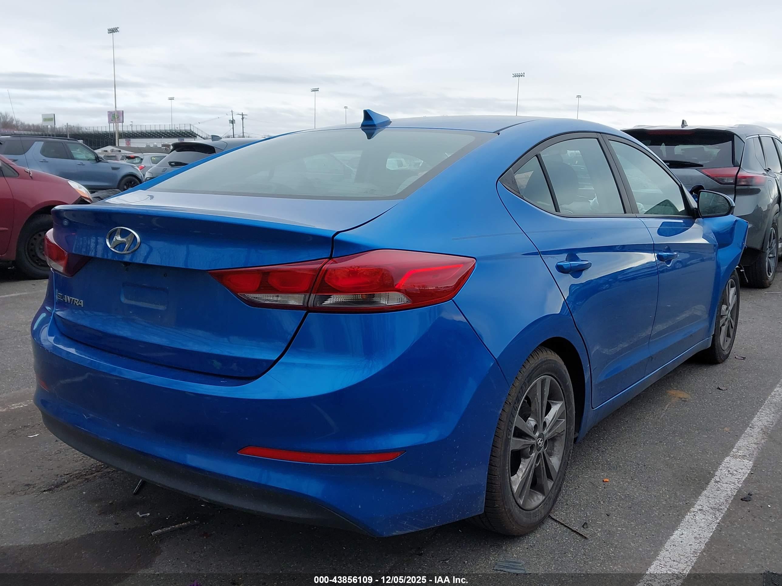 HYUNDAI ELANTRA image 4