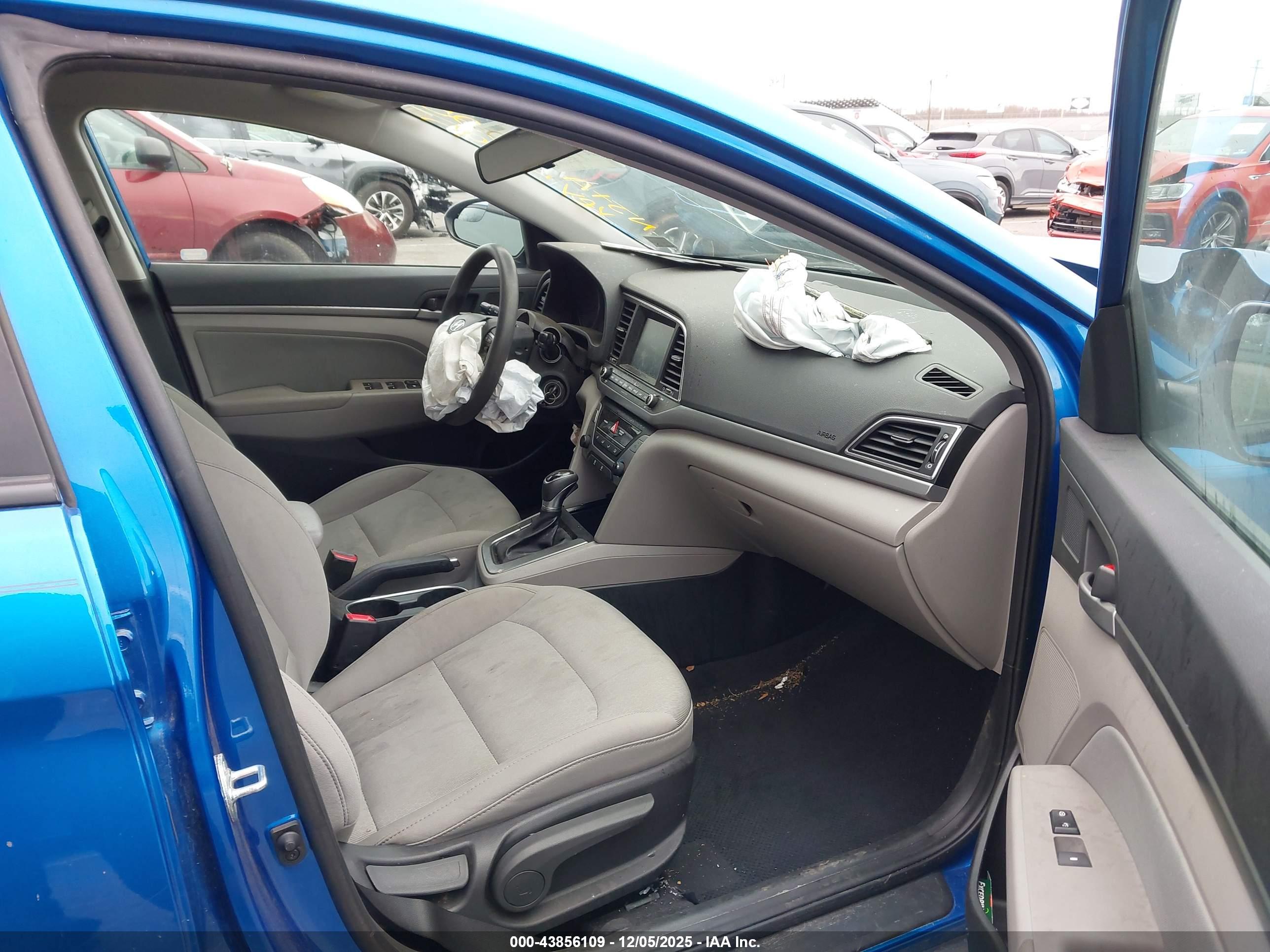 HYUNDAI ELANTRA image 5