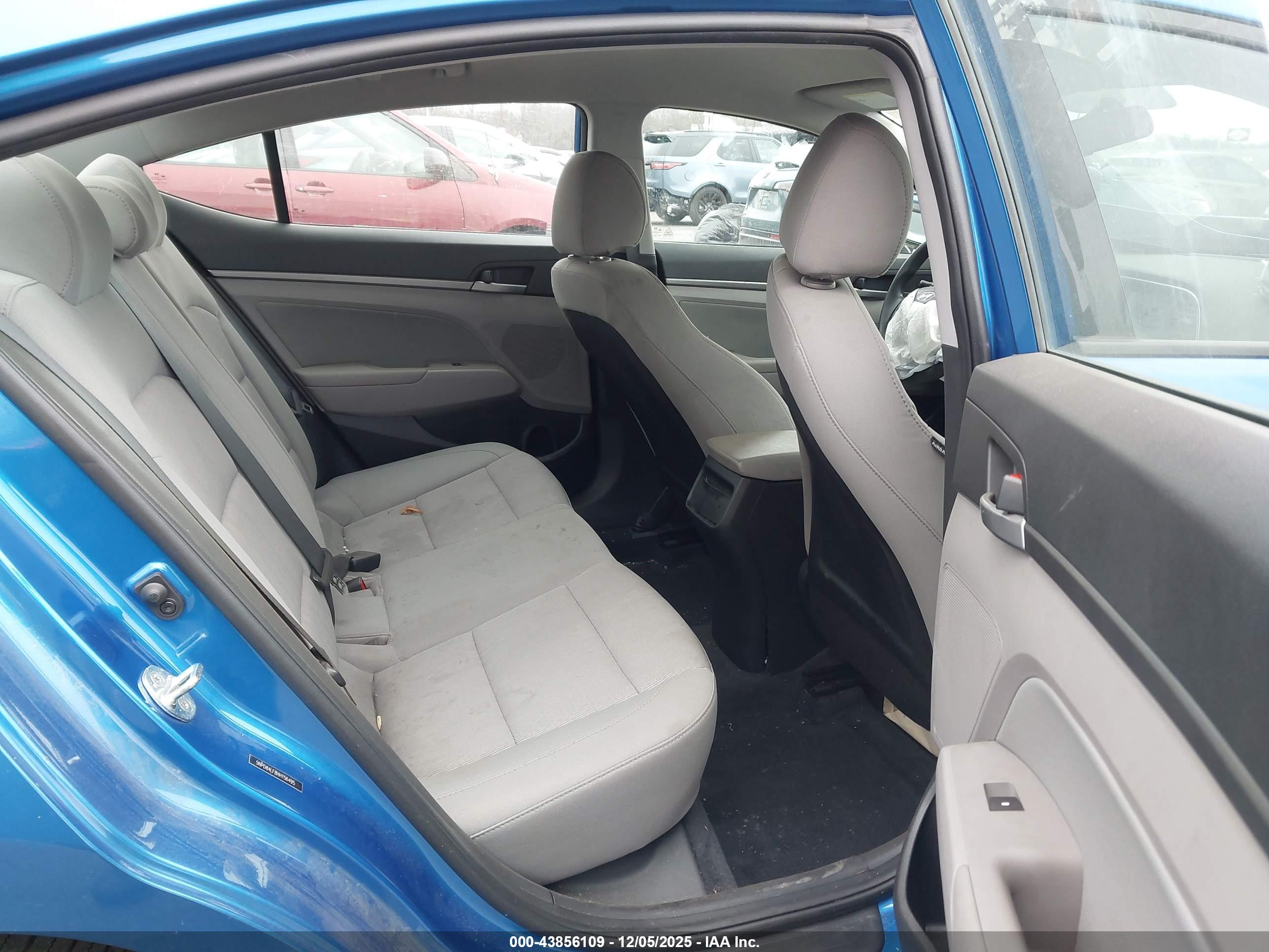 HYUNDAI ELANTRA image 8