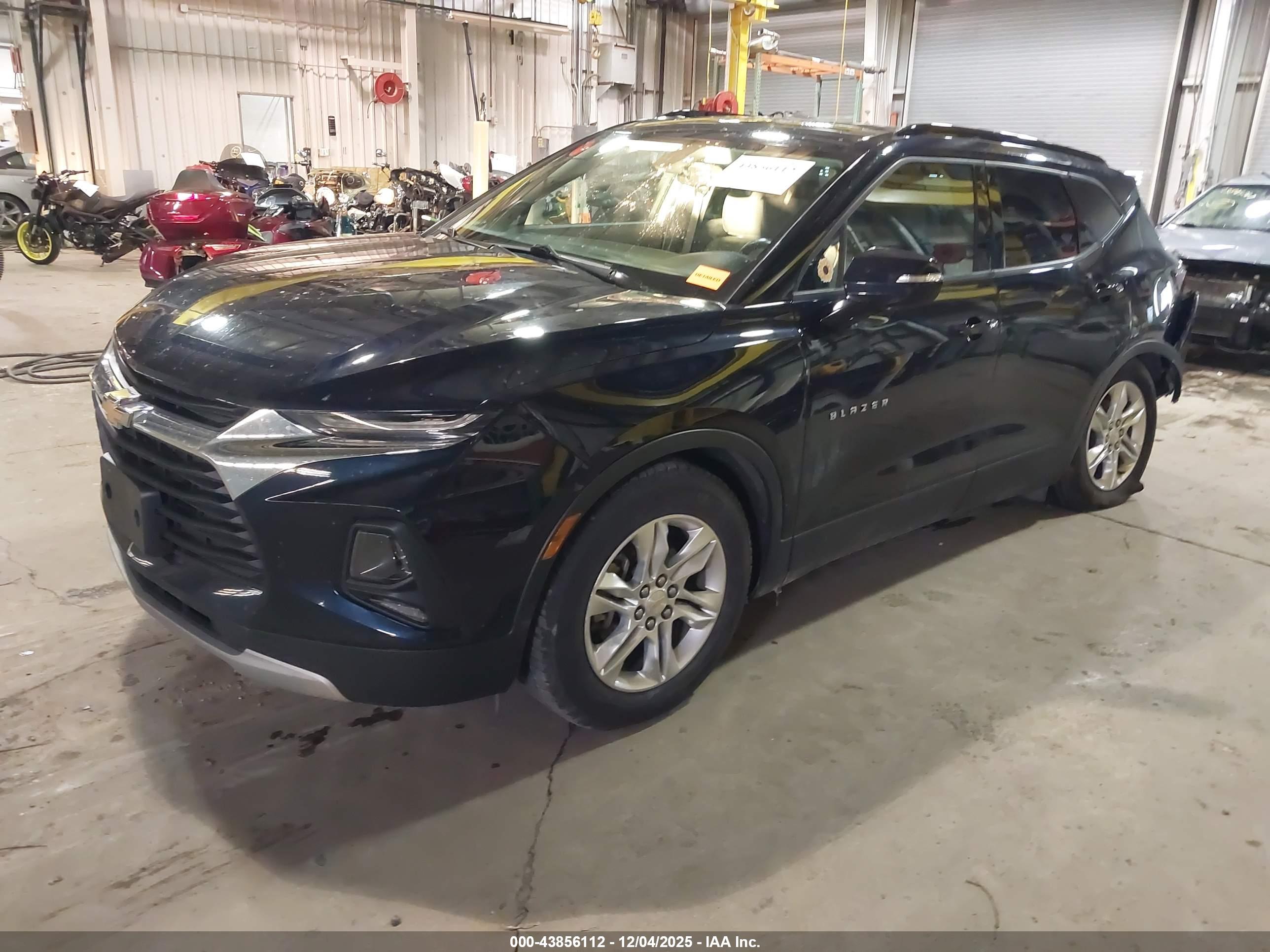CHEVROLET BLAZER image 2