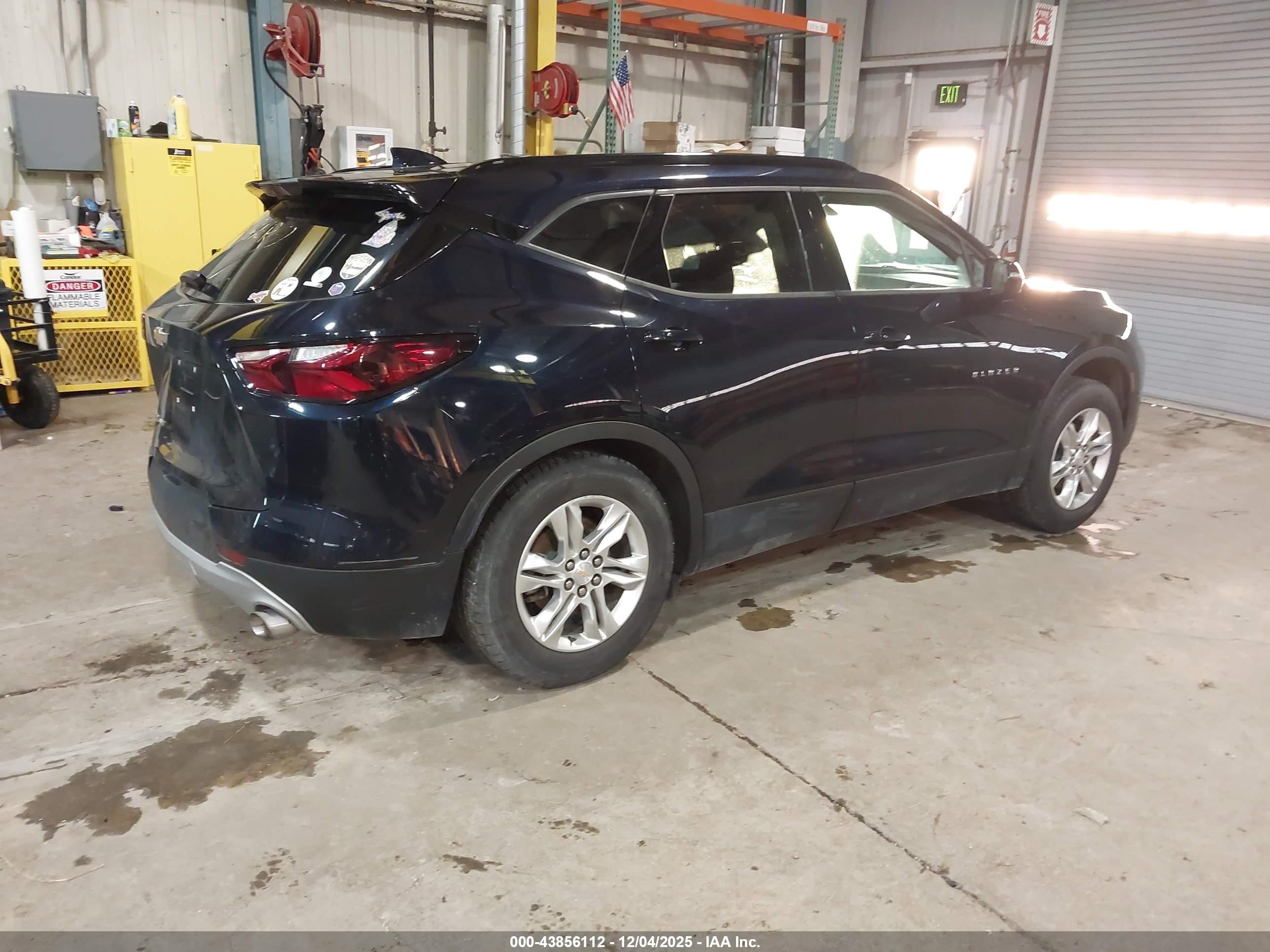 CHEVROLET BLAZER image 4