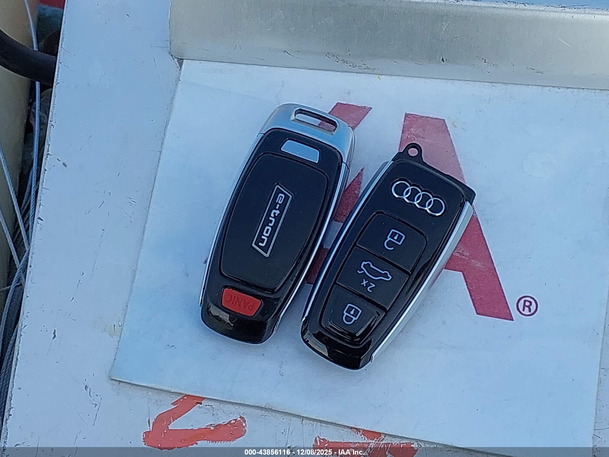 AUDI E-TRON image 11