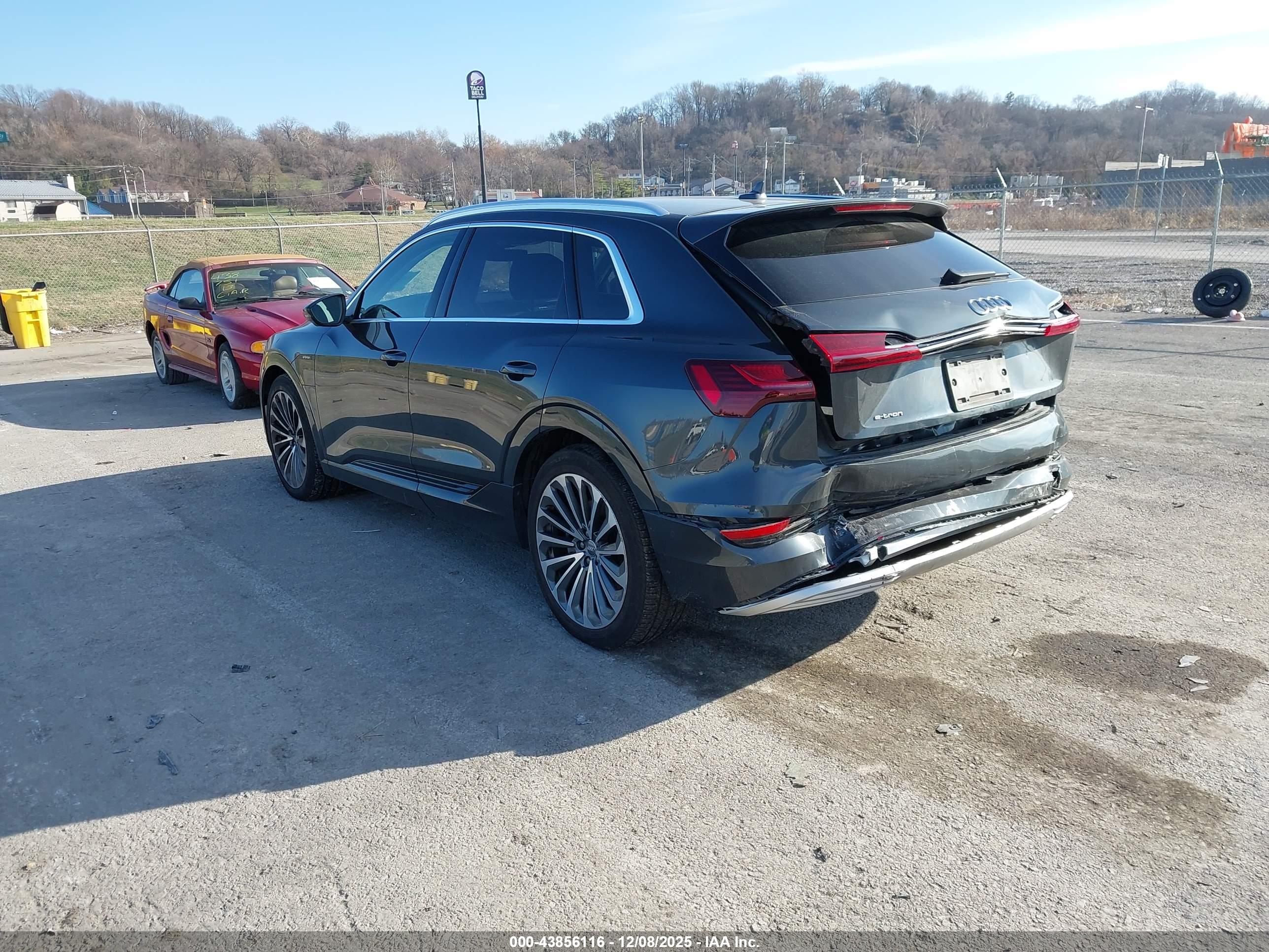 AUDI E-TRON image 3