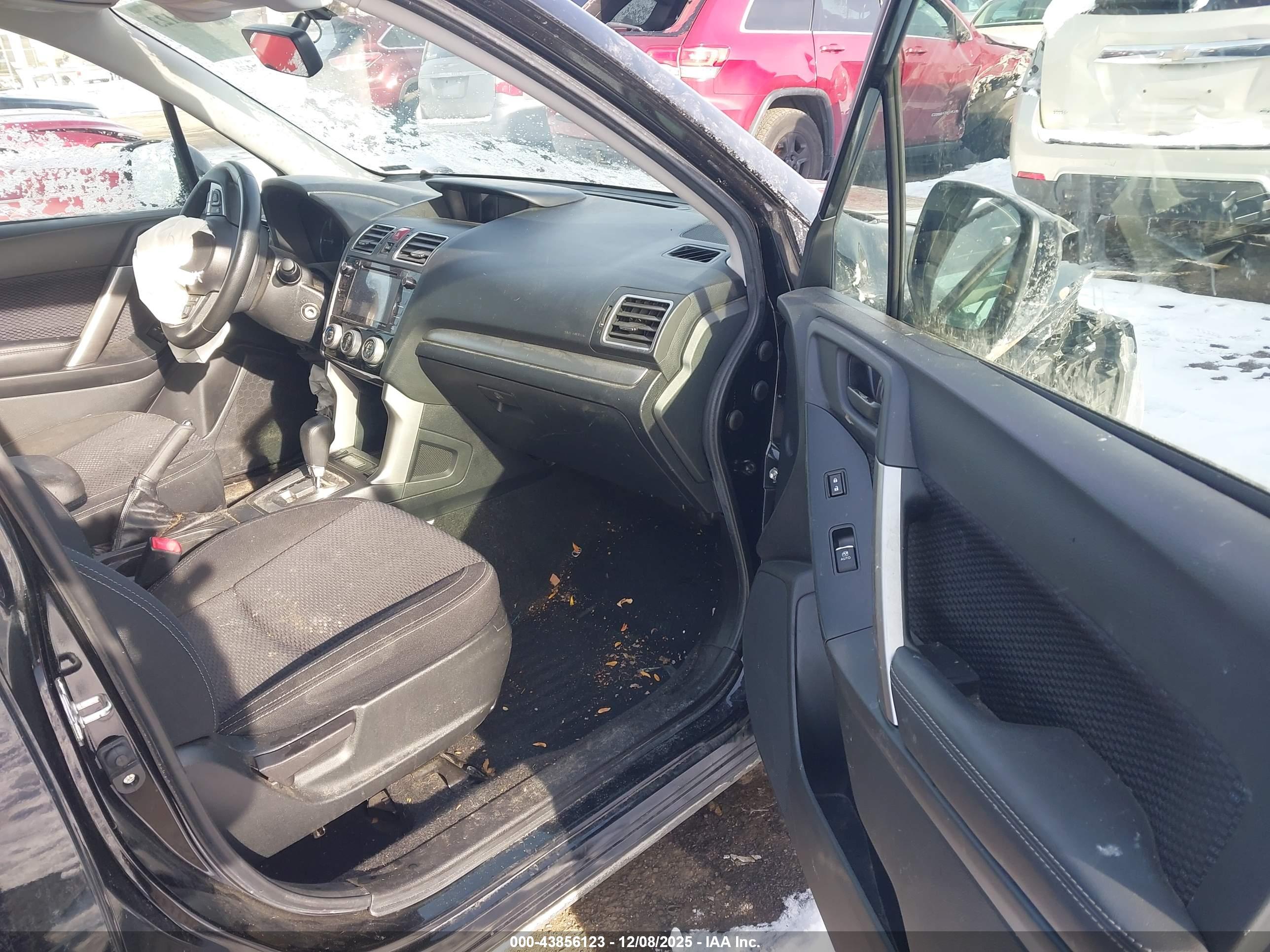 SUBARU FORESTER image 5
