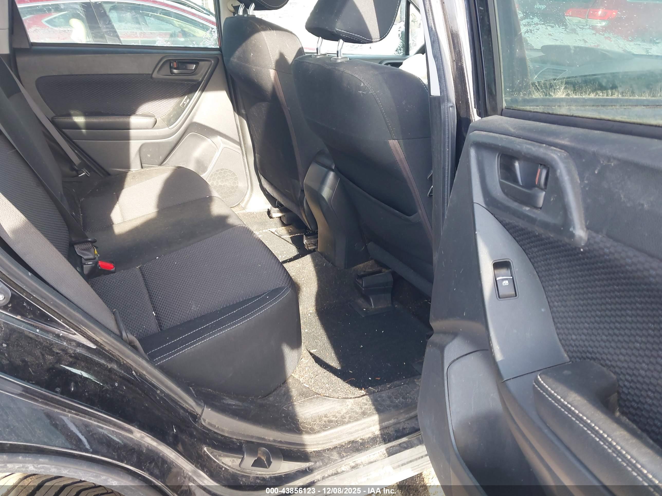 SUBARU FORESTER image 8