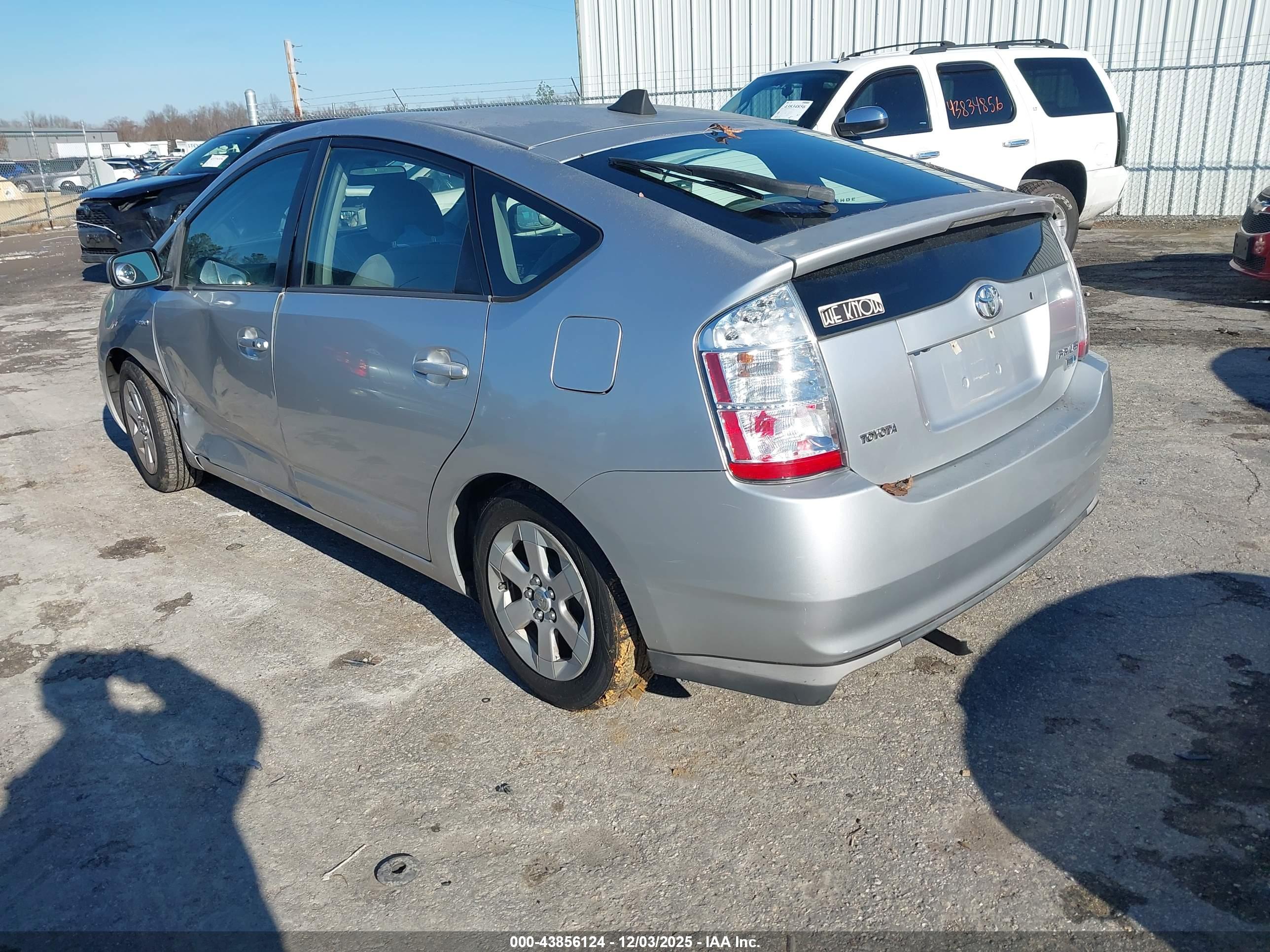 TOYOTA PRIUS image 3