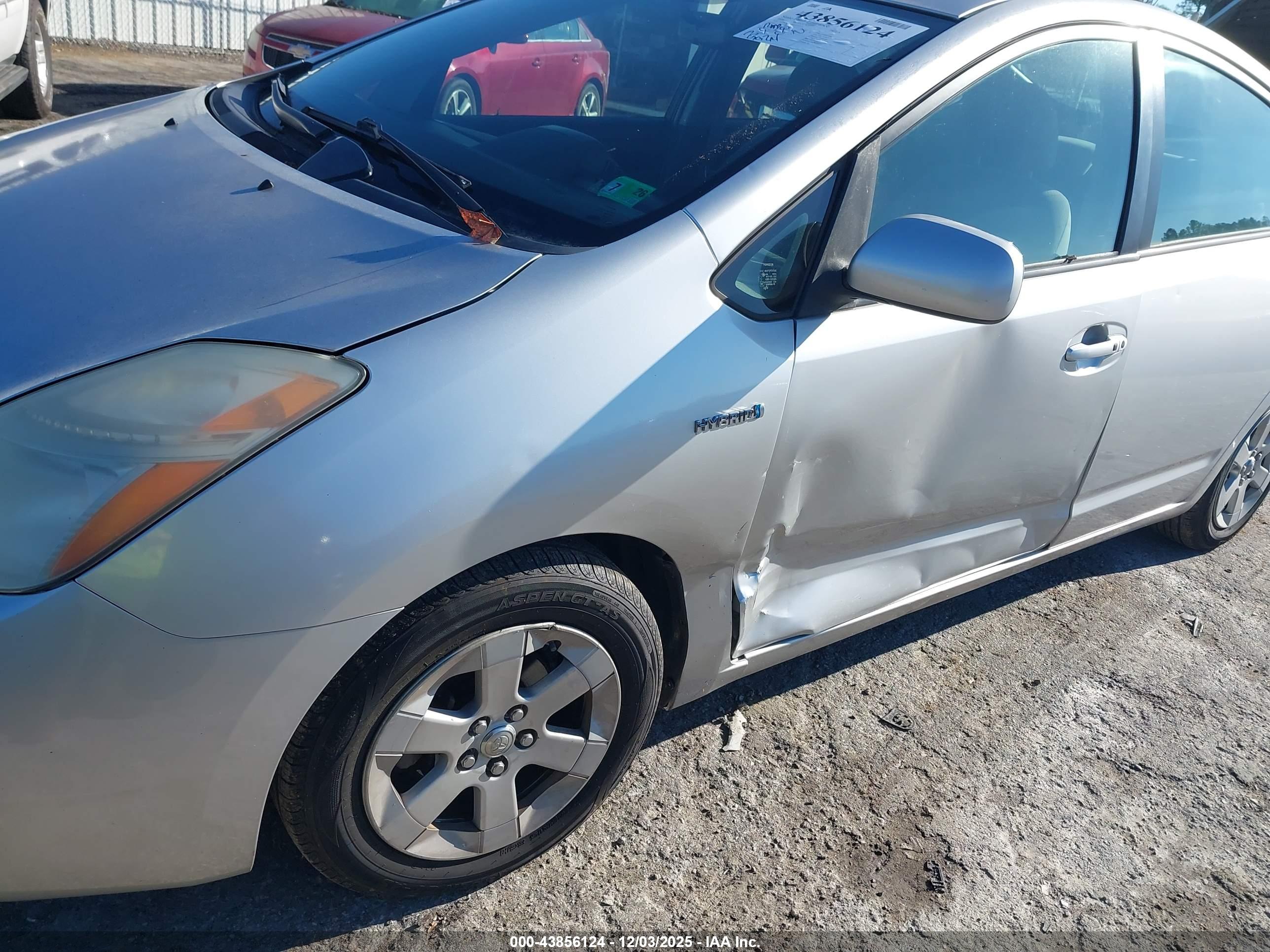 TOYOTA PRIUS image 6