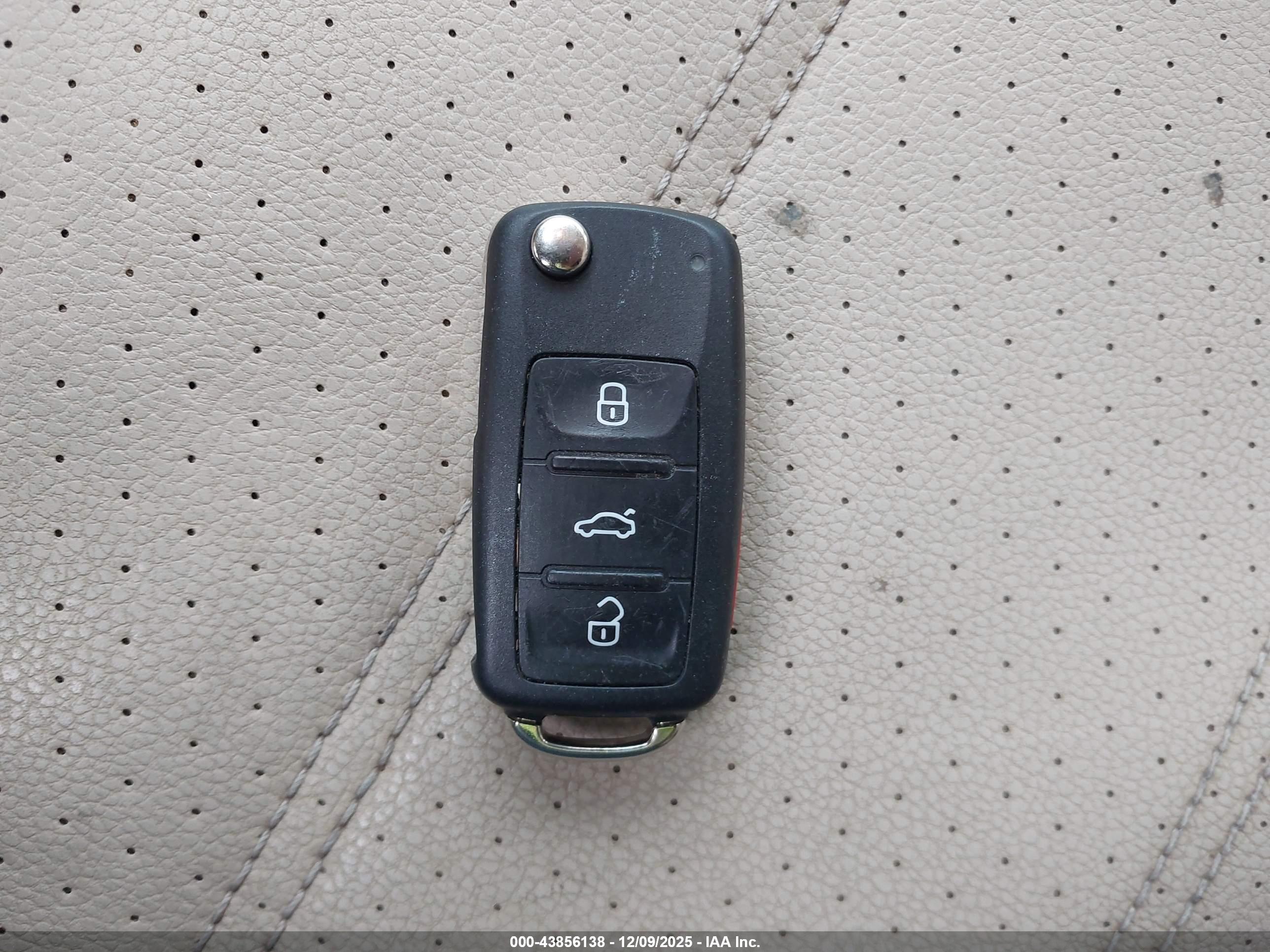 VOLKSWAGEN PASSAT image 11