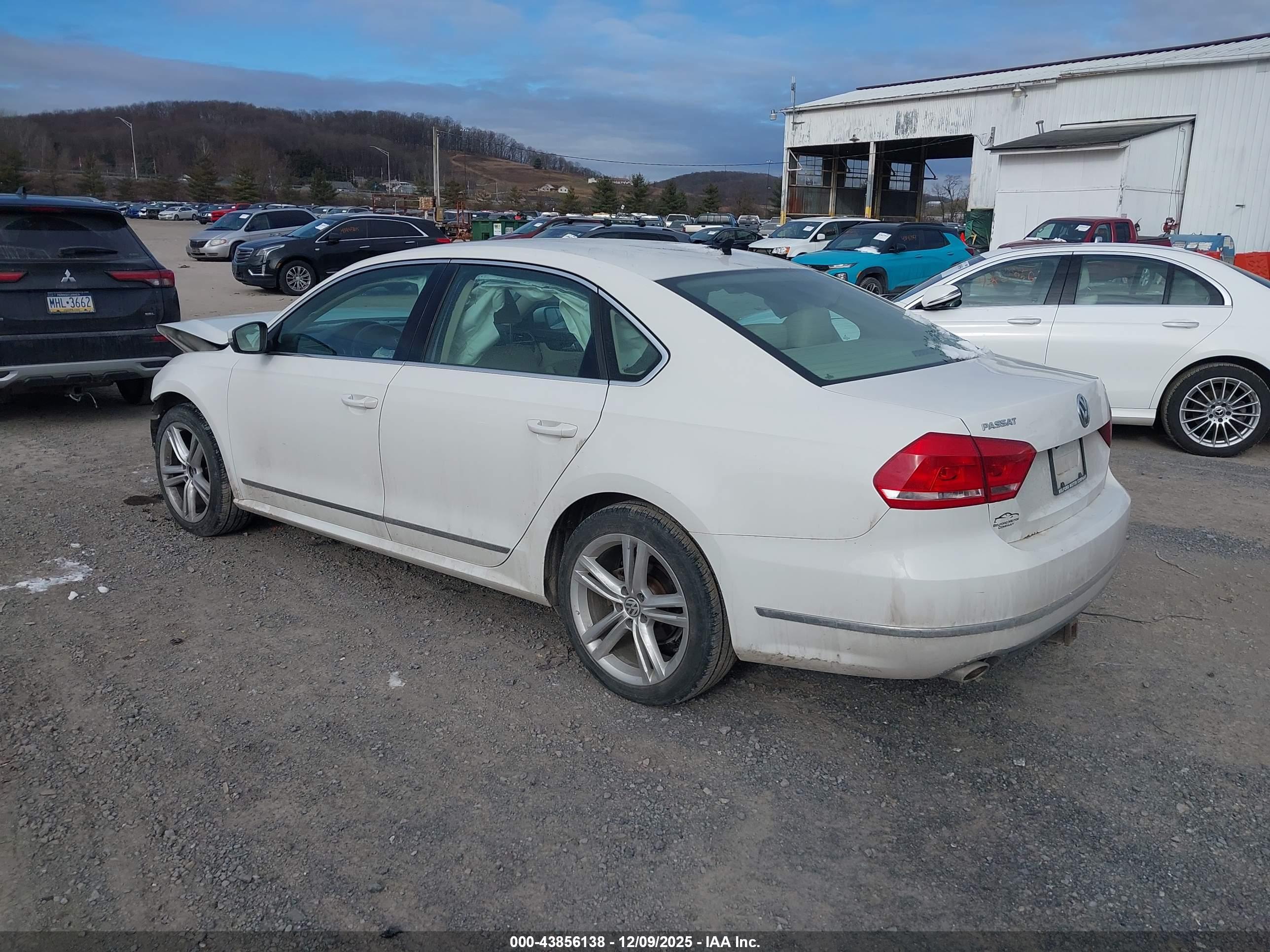 VOLKSWAGEN PASSAT image 3