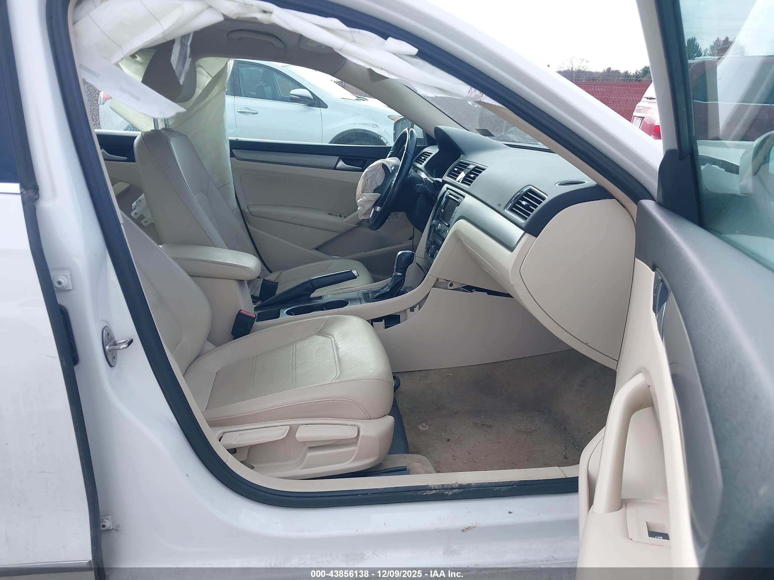 VOLKSWAGEN PASSAT image 5