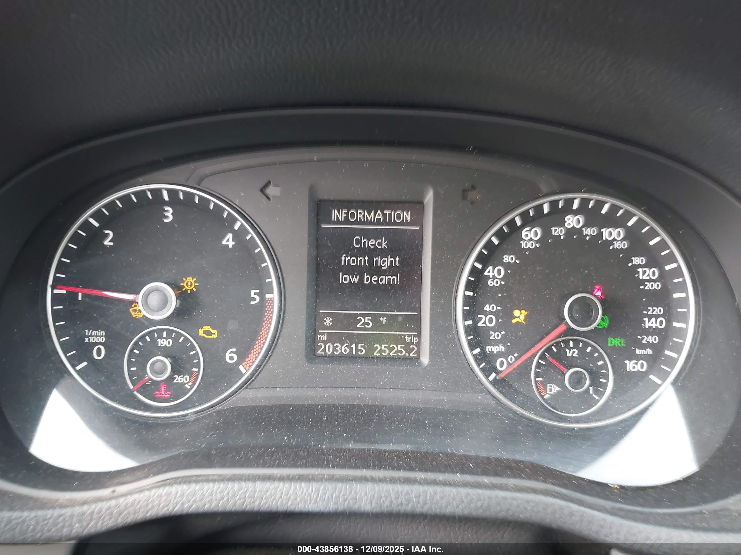 VOLKSWAGEN PASSAT image 7