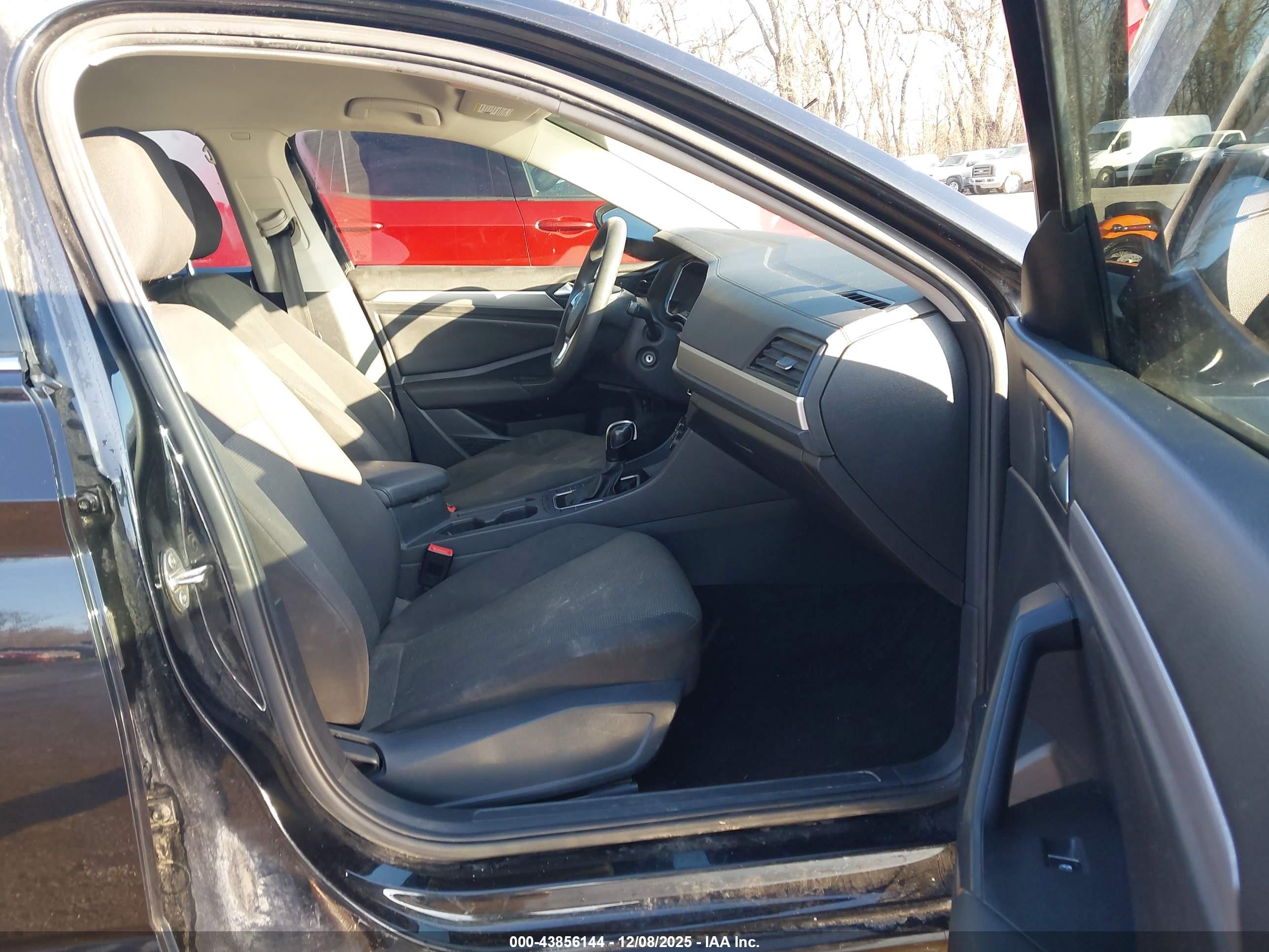 VOLKSWAGEN JETTA image 5