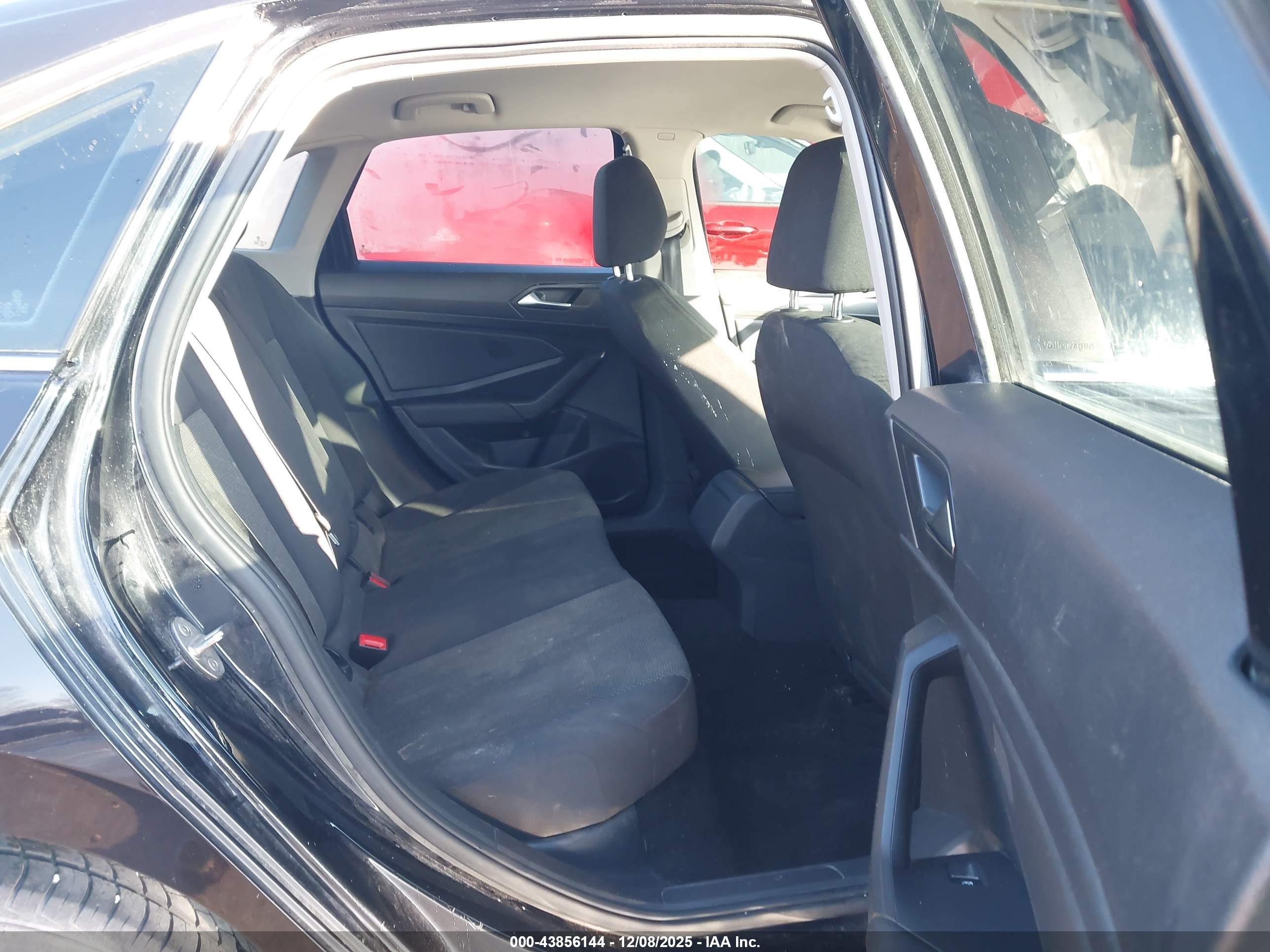 VOLKSWAGEN JETTA image 8