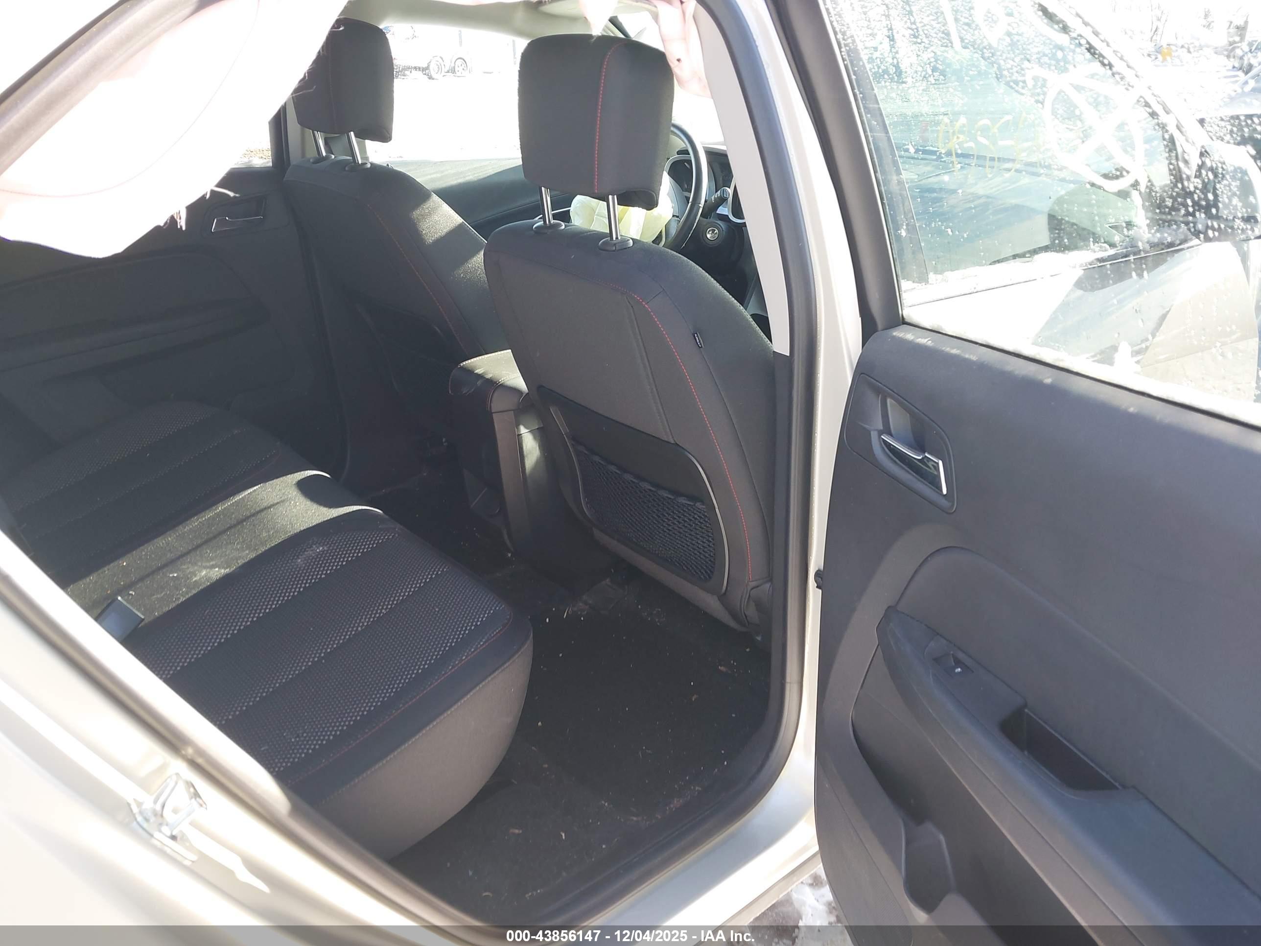 CHEVROLET EQUINOX image 8