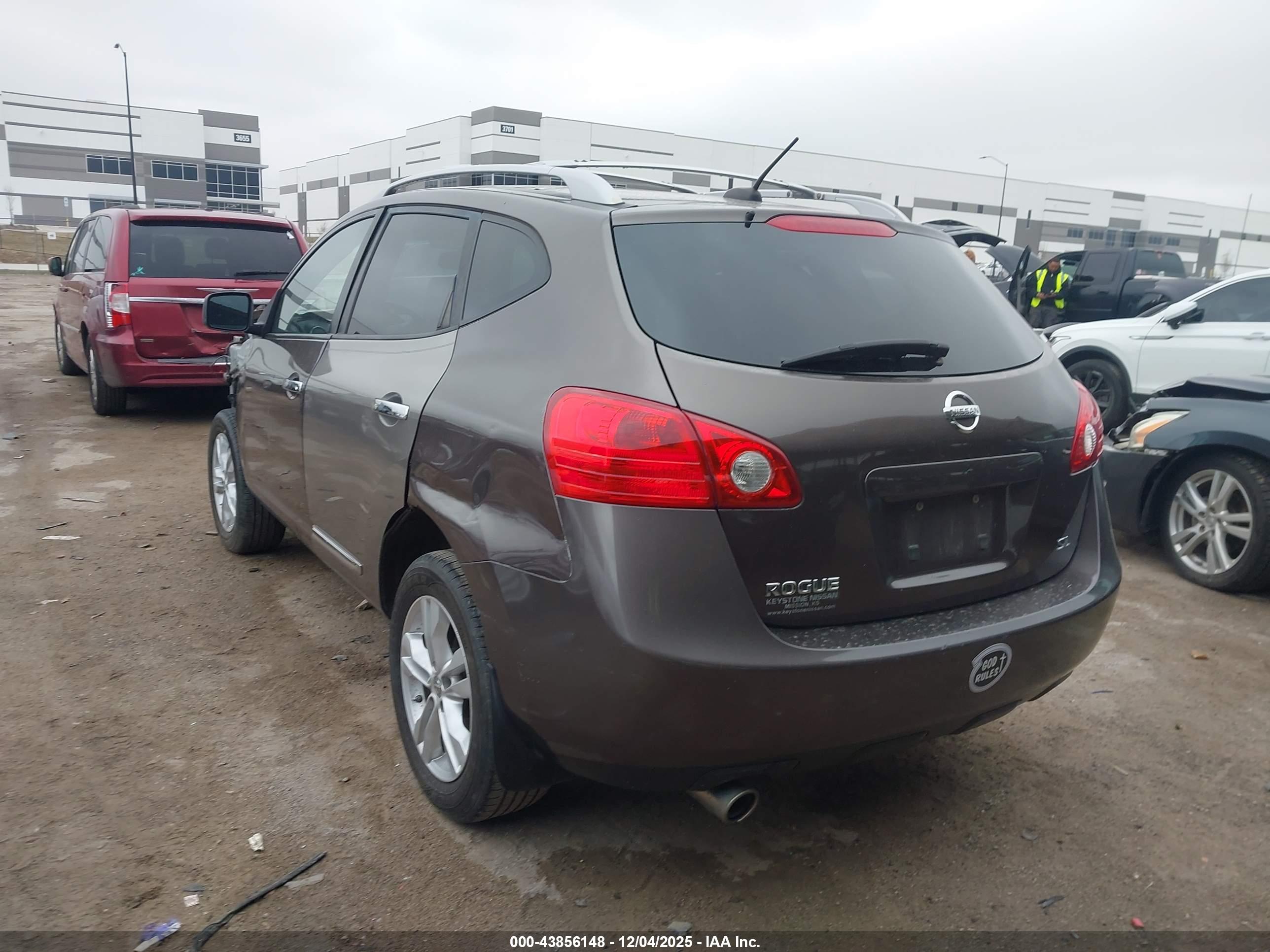 NISSAN ROGUE image 3