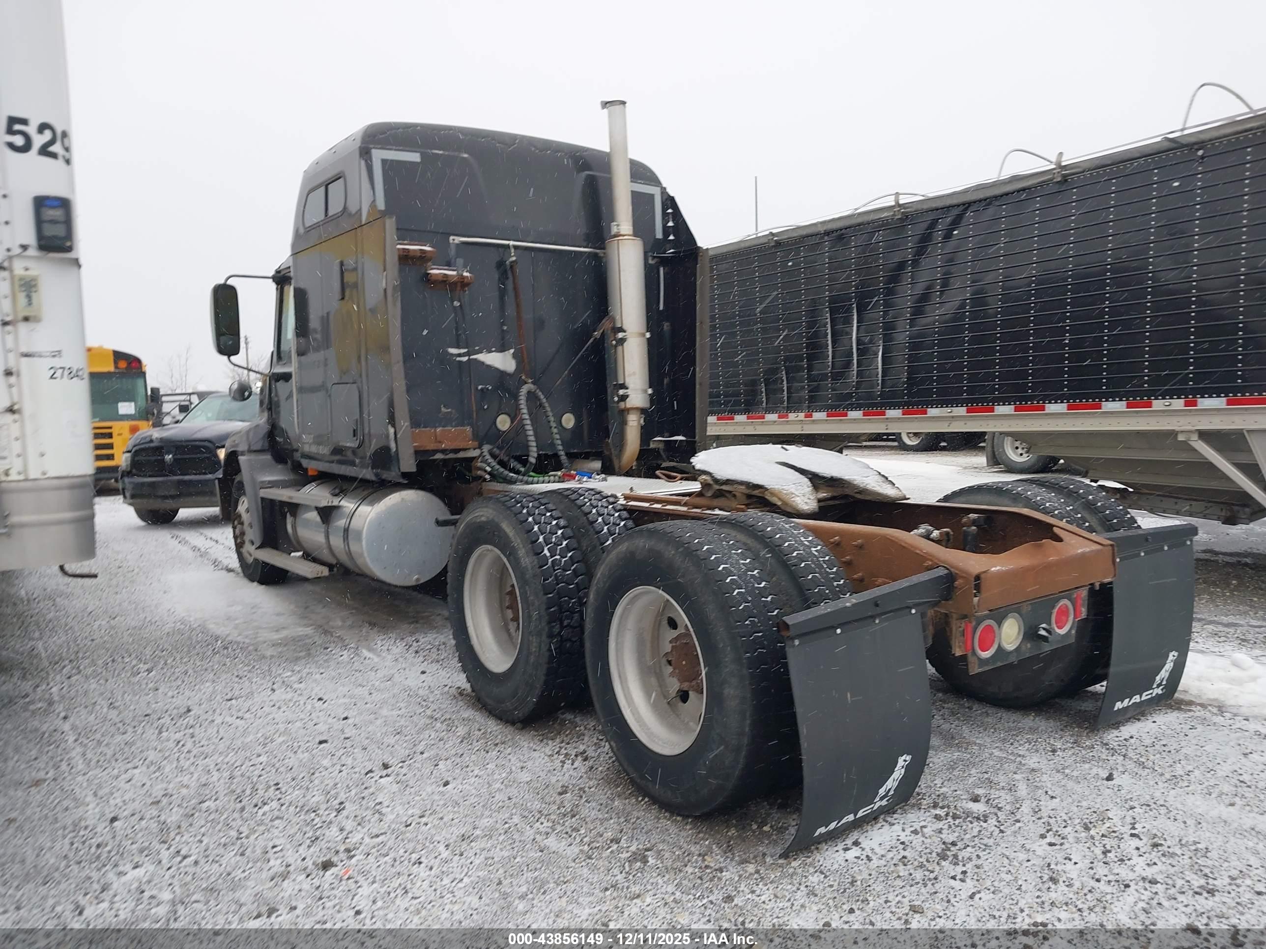 MACK 600 image 3
