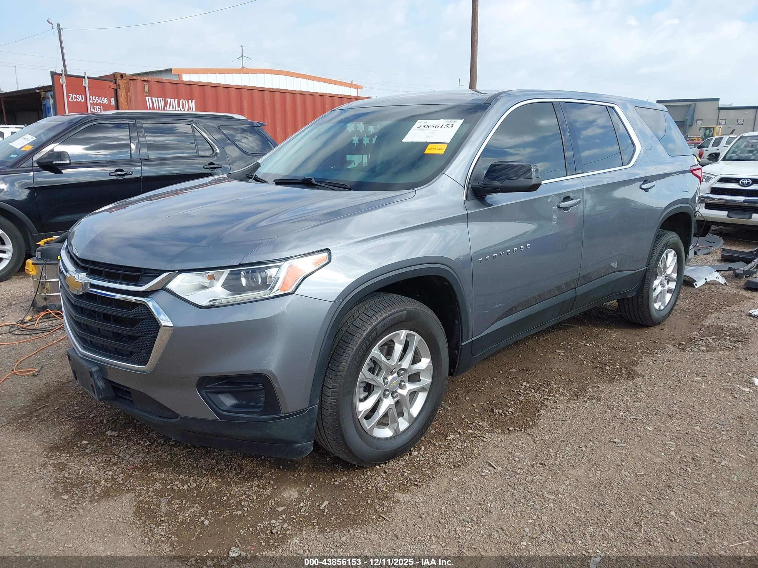 CHEVROLET TRAVERSE image 2