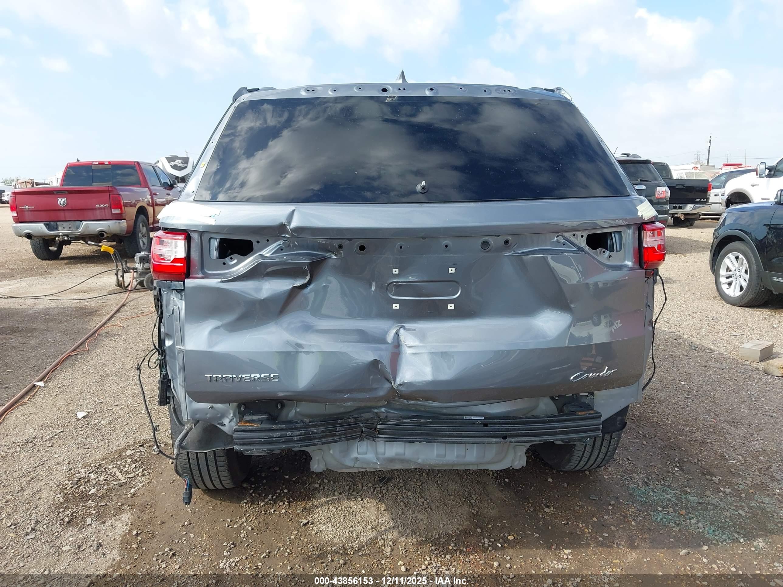CHEVROLET TRAVERSE image 6