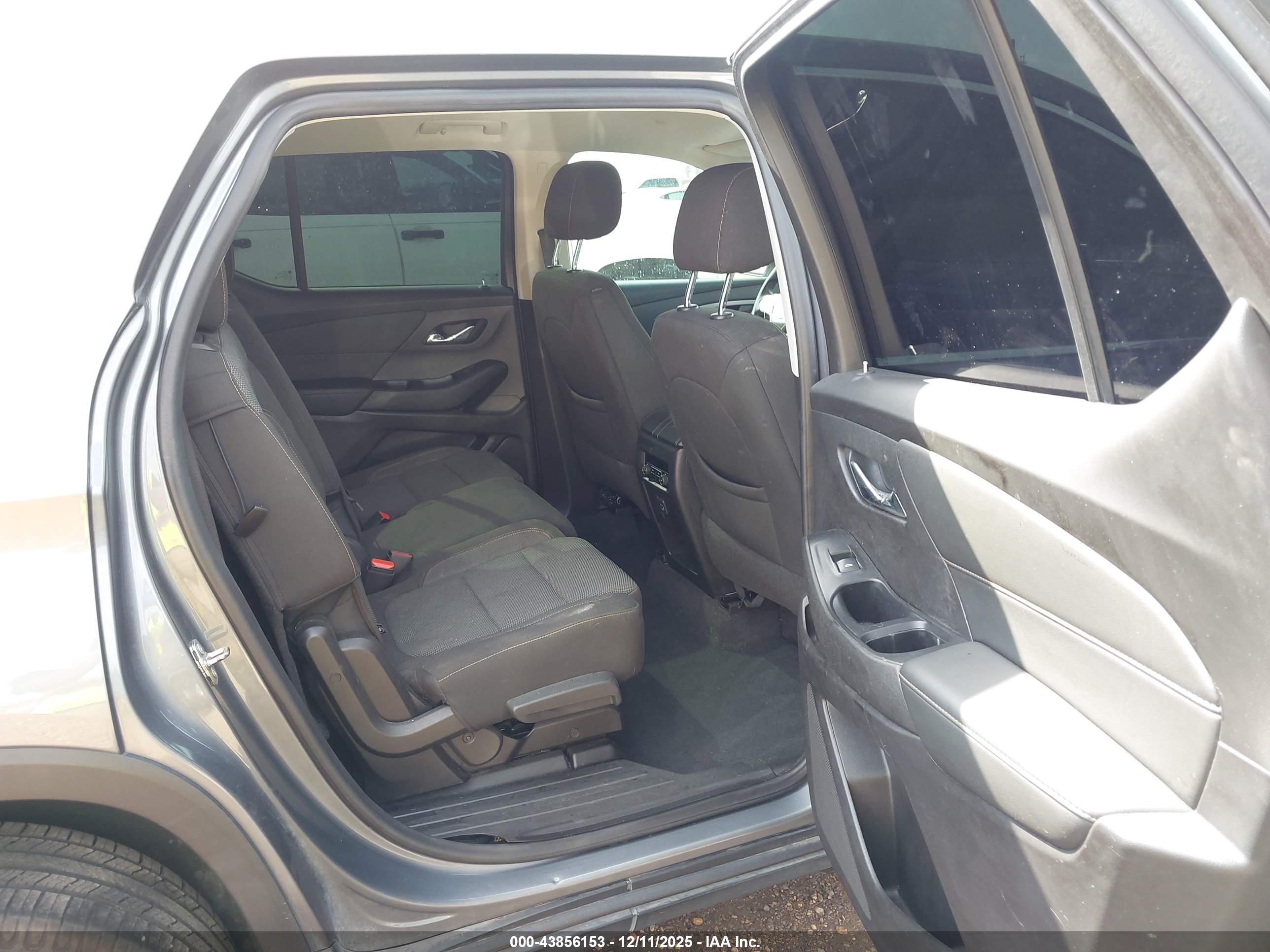 CHEVROLET TRAVERSE image 8
