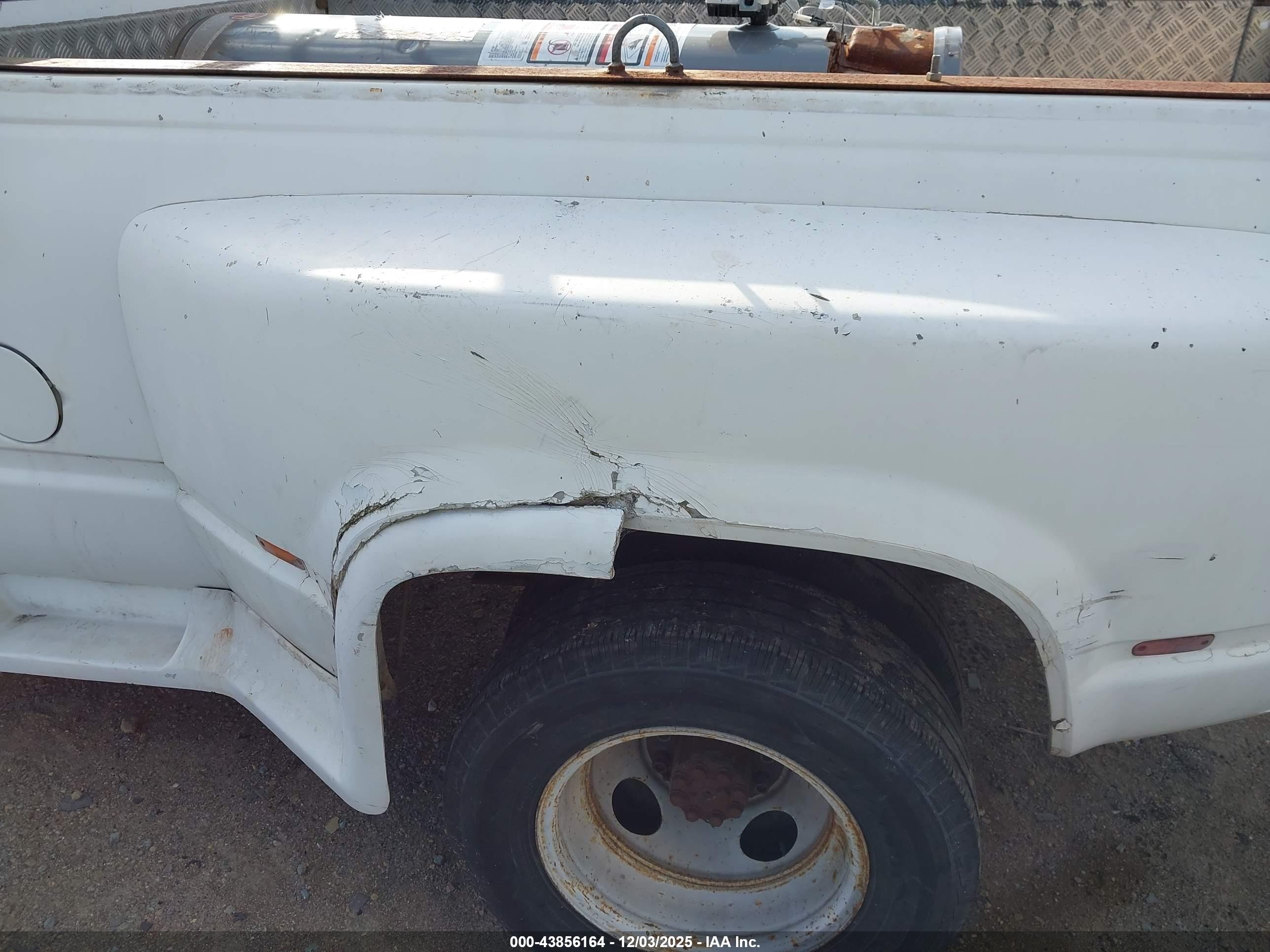 CHEVROLET GMT-400 image 6